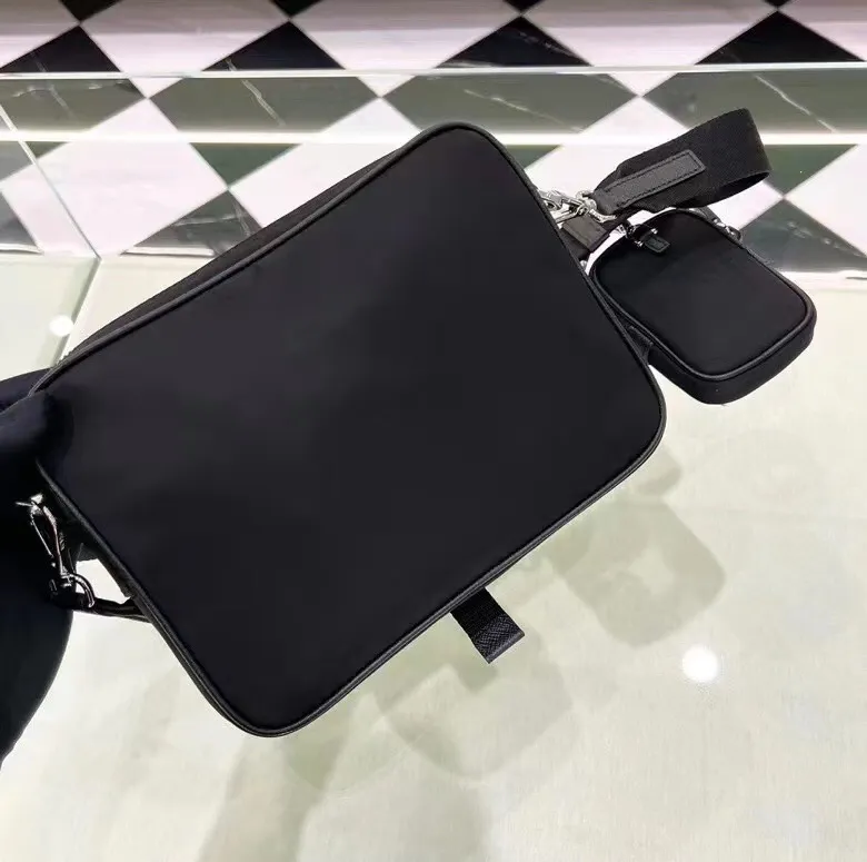 p600¥🎉New messenger bag🎉2VH133B🎉🎉This crossbody bag is made of imported nylon fabric, top-grade hardware🎉🎉Detachable and adjustable nylon strap and leather shoulder strap, with detachable pouch, flip cover coated with enamel gold It has a triangular logo zipper closure, external pockets, a flap and side opening buttons, and a recycled nylon lining. It is lightweight and practical, and it is a popular style that will never go out of style🎉🎉Worth owning🎉🎉Length 22x Height 16x Bottom 5cm