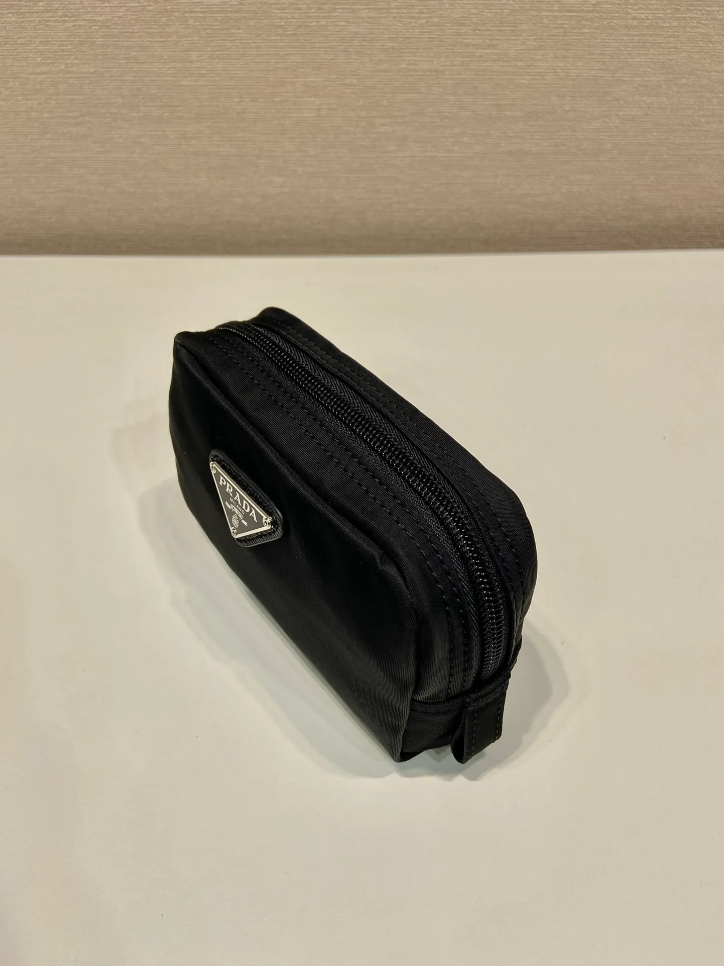💰280🎉Coin purse🎉1NA339 new product🎉🎉 This clutch bag is made of innovative Prada Re-Nylon regenerated nylon. The bag has a zipper design, the inner pocket is equipped with a zipper pocket, top-grade hardware, large capacity space, cards/car keys🔑/lipstick💄/all no problem, babies, the little handbag you have been longing for has arrived👏👏 Length 12x Height 8x Bottom 3.5cm🎉🎉🎉👏👏👏