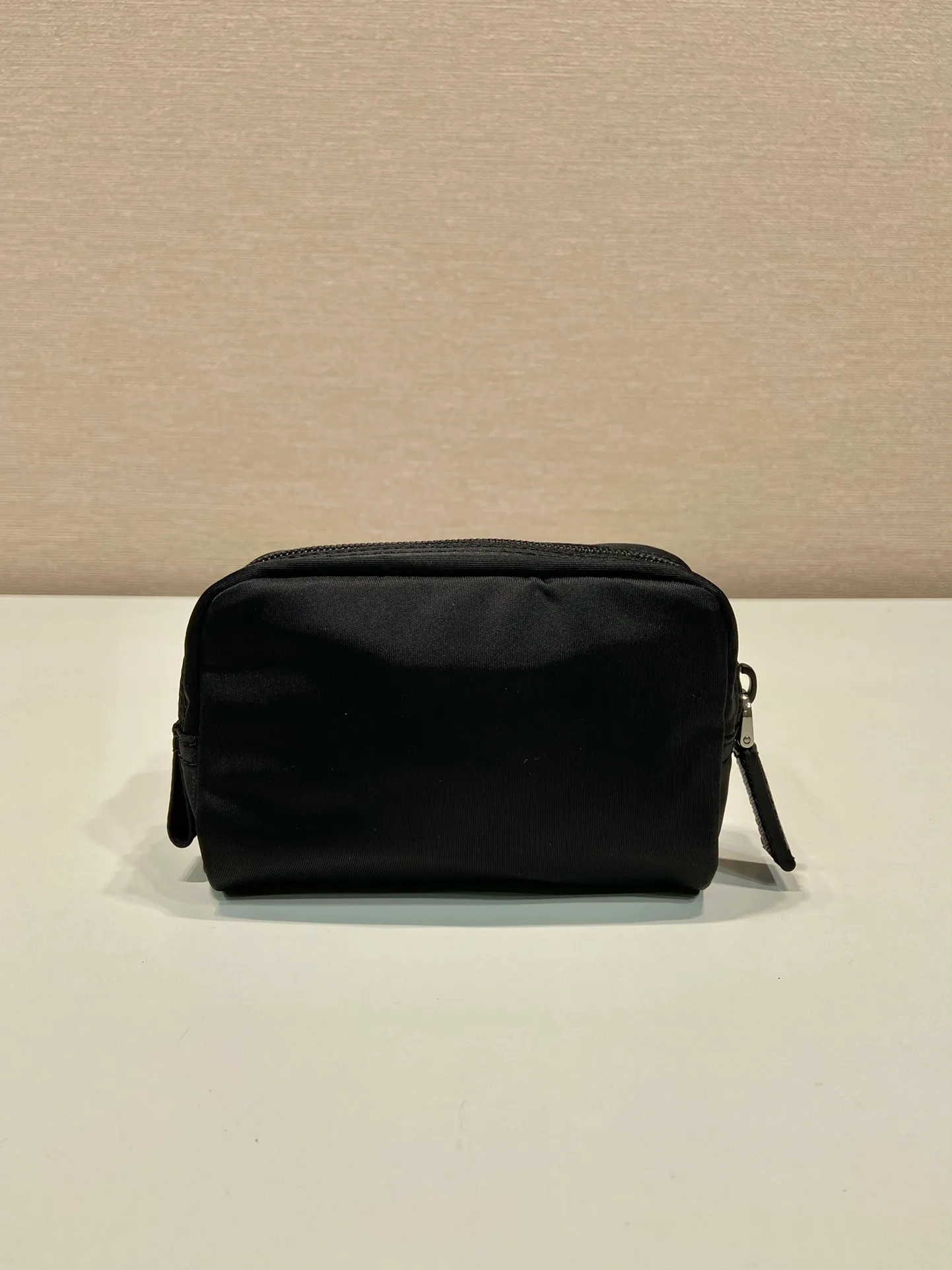 💰280🎉Coin purse🎉1NA339 new product🎉🎉 This clutch bag is made of innovative Prada Re-Nylon regenerated nylon. The bag has a zipper design, the inner pocket is equipped with a zipper pocket, top-grade hardware, large capacity space, cards/car keys🔑/lipstick💄/all no problem, babies, the little handbag you have been longing for has arrived👏👏 Length 12x Height 8x Bottom 3.5cm🎉🎉🎉👏👏👏