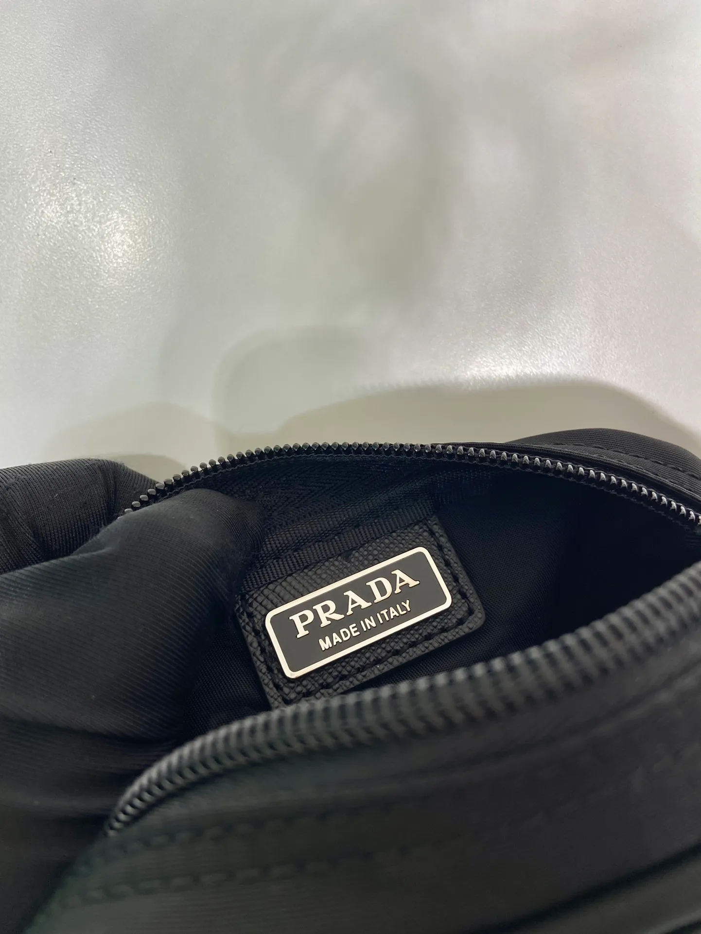 💰280🎉Coin purse🎉1NA339 new product🎉🎉 This clutch bag is made of innovative Prada Re-Nylon regenerated nylon. The bag has a zipper design, the inner pocket is equipped with a zipper pocket, top-grade hardware, large capacity space, cards/car keys🔑/lipstick💄/all no problem, babies, the little handbag you have been longing for has arrived👏👏 Length 12x Height 8x Bottom 3.5cm🎉🎉🎉👏👏👏