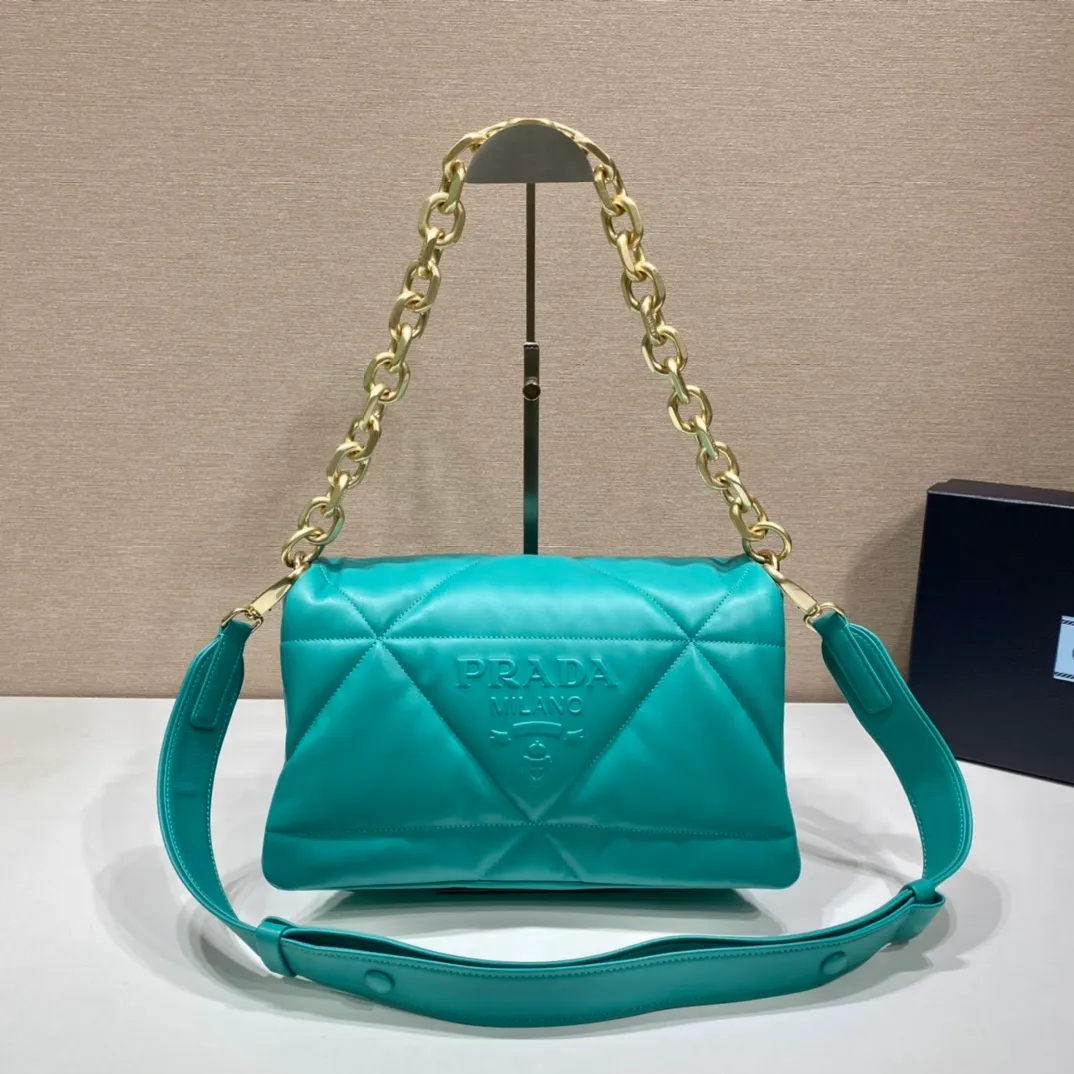 💰 1960🎉New pillow bag🎉1BD306 This one is made of imported lambskin, equipped with a detachable retro chain, detachable and adjustable shoulder straps, and has three uses in one bag. Very functional😘😘This season’s quilted plaid design. Reproduced with a softer and more comfortable feel. So beautiful 😘😘 worth having. Hurry up and get it🎉🎉 Length 31x Height 19x Bottom 8.5cm