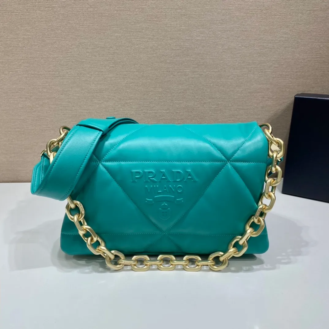💰 1960🎉New pillow bag🎉1BD306 This one is made of imported lambskin, equipped with a detachable retro chain, detachable and adjustable shoulder straps, and has three uses in one bag. Very functional😘😘This season’s quilted plaid design. Reproduced with a softer and more comfortable feel. So beautiful 😘😘 worth having. Hurry up and get it🎉🎉 Length 31x Height 19x Bottom 8.5cm