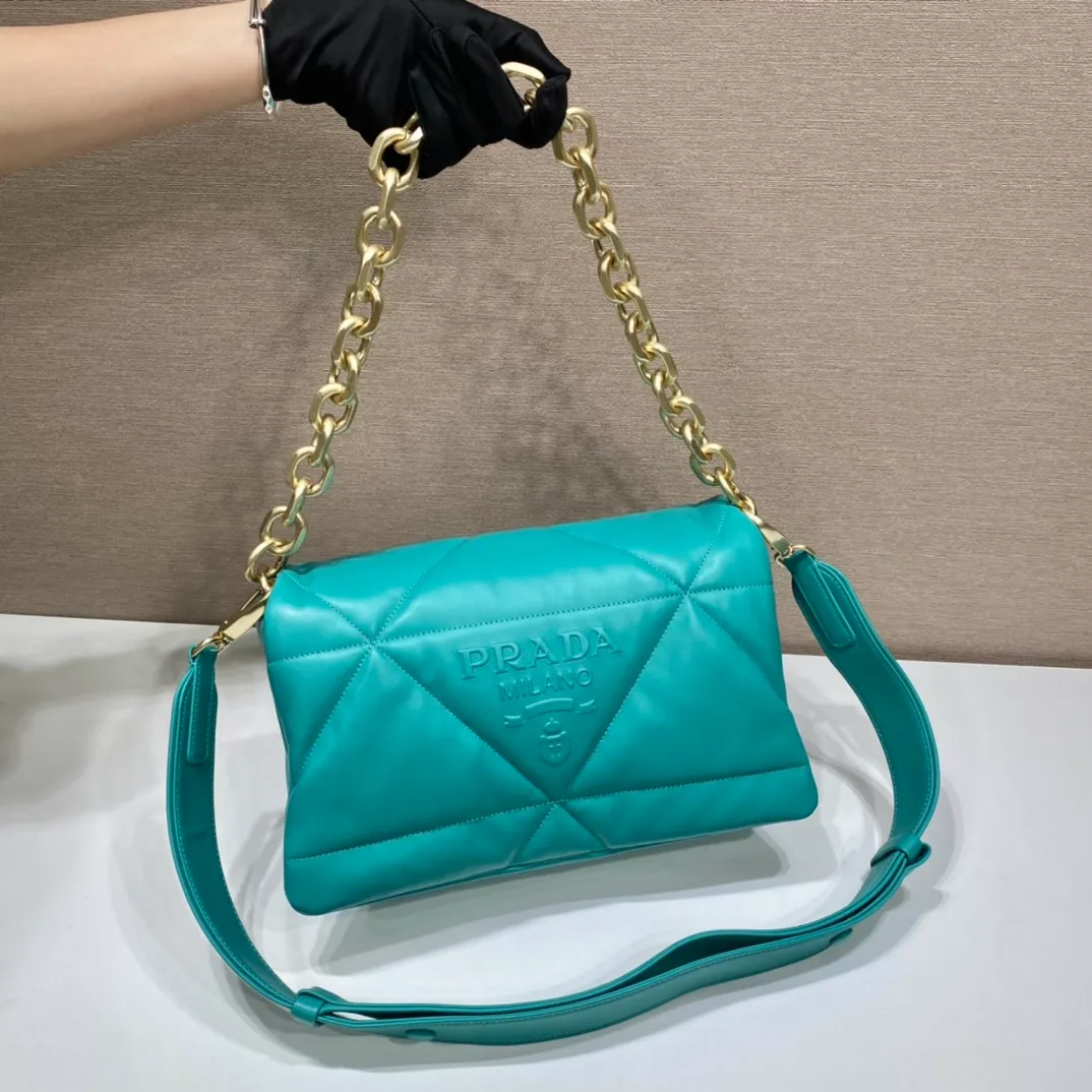 💰 1960🎉New pillow bag🎉1BD306 This one is made of imported lambskin, equipped with a detachable retro chain, detachable and adjustable shoulder straps, and has three uses in one bag. Very functional😘😘This season’s quilted plaid design. Reproduced with a softer and more comfortable feel. So beautiful 😘😘 worth having. Hurry up and get it🎉🎉 Length 31x Height 19x Bottom 8.5cm