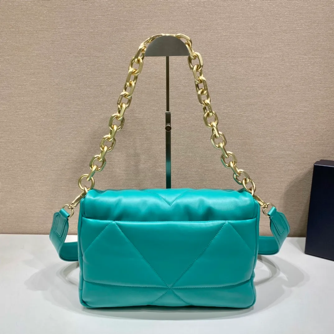 💰 1960🎉New pillow bag🎉1BD306 This one is made of imported lambskin, equipped with a detachable retro chain, detachable and adjustable shoulder straps, and has three uses in one bag. Very functional😘😘This season’s quilted plaid design. Reproduced with a softer and more comfortable feel. So beautiful 😘😘 worth having. Hurry up and get it🎉🎉 Length 31x Height 19x Bottom 8.5cm
