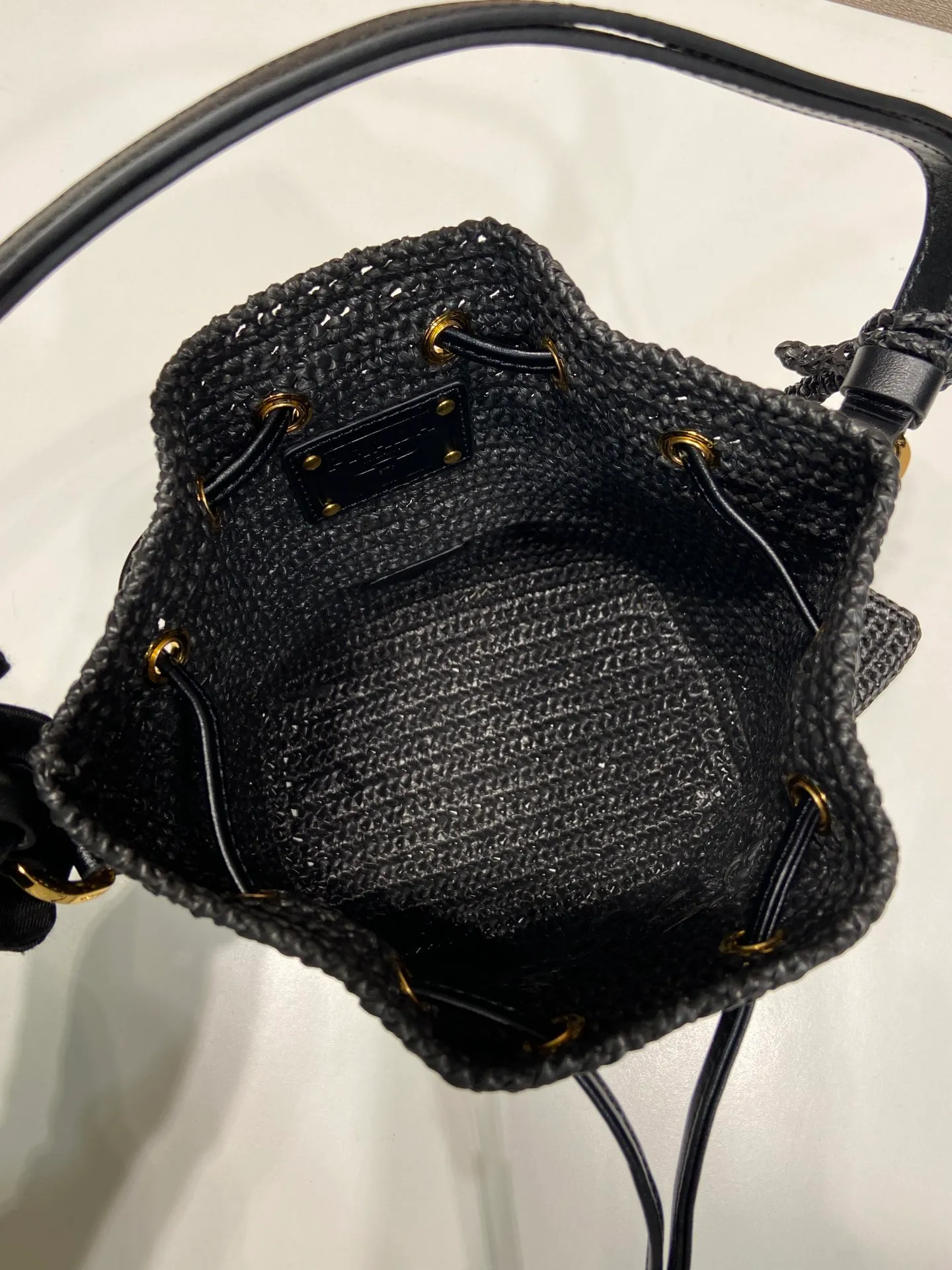 💰1300🎉Straw Bucket Bag🎉1BE068🎉🎉 This hand-woven bucket bag has a great design🎉Three-dimensional hand-woven font, equipped with 2 long/short shoulder straps, interchangeable. The complex handwork looks very elegant/fashionable, the capacity is large, the upper body effect is very good, the return rate is 100%😀A must-have for summer🎉Hurry up and get it🎉🎉 Length 16x Height 19x Bottom 9cm🎉🎉🎉👏👏👏