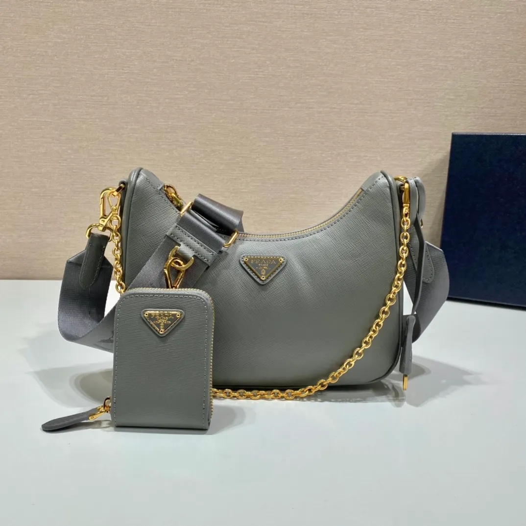 💰1500🎊Gold hardware three-in-one🎊New model 1BH204 full leather/gold hardware, nylon Hobo hand/armpit bag😘😘The full leather hobo that is popular in the fashion circle due to the crazy cultivation of the Internet celebrity sister group has a new model! 👏👏The design of this all-leather Hobo bag is great👍👍One bag with three uses😘😘waist bag/crossbody/single shoulder bag👍👍The handle is replaced by a chain, which makes the underarm bag a little more sexy. It also has a long shoulder strap. What I love most is that there is a small pendant (small bag) hanging on the shoulder strap, which can also be hung on other bags and pants as accessories. 🙊🙊There is no problem in matching various clothes in normal times😘😘Babies, hurry up and get it, it’s so beautiful🙊🙊Dimensions: length 23x height 17x bottom 6.5cm👏👏👏