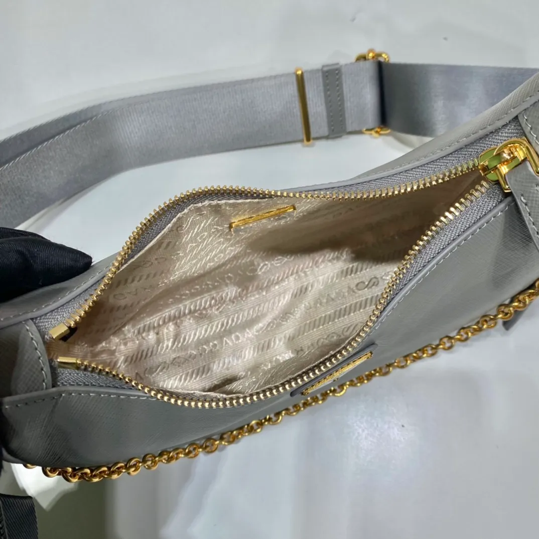 💰1500🎊Gold hardware three-in-one🎊New model 1BH204 full leather/gold hardware, nylon Hobo hand/armpit bag😘😘The full leather hobo that is popular in the fashion circle due to the crazy cultivation of the Internet celebrity sister group has a new model! 👏👏The design of this all-leather Hobo bag is great👍👍One bag with three uses😘😘waist bag/crossbody/single shoulder bag👍👍The handle is replaced by a chain, which makes the underarm bag a little more sexy. It also has a long shoulder strap. What I love most is that there is a small pendant (small bag) hanging on the shoulder strap, which can also be hung on other bags and pants as accessories. 🙊🙊There is no problem in matching various clothes in normal times😘😘Babies, hurry up and get it, it’s so beautiful🙊🙊Dimensions: length 23x height 17x bottom 6.5cm👏👏👏