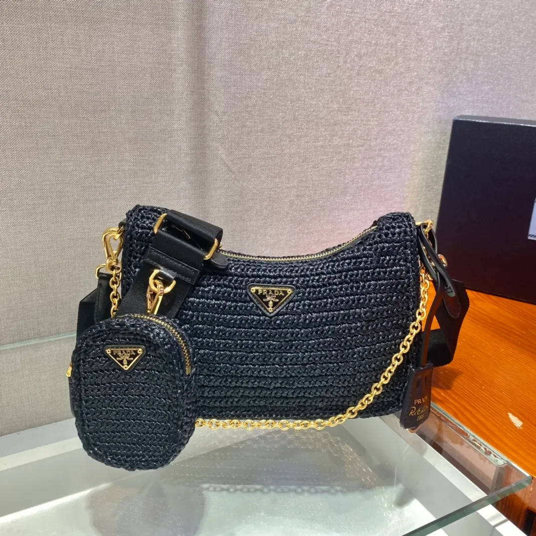 💰1560🎉Straw three-in-one🎉1BH204🎉🎉 This pure hand-knitted three-in-one design is great👏👏three uses in one pack🎉🎉This complicated craftsmanship looks very elegant/fashionable. What I love most is that there is a small pendant (small bag) hanging on the shoulder strap. The upper body effect is very good and the return rate is 100%😘A must-have for summer🎉Hurry up and get it🎉🎉 Length 23x Height 16x Bottom 7cm