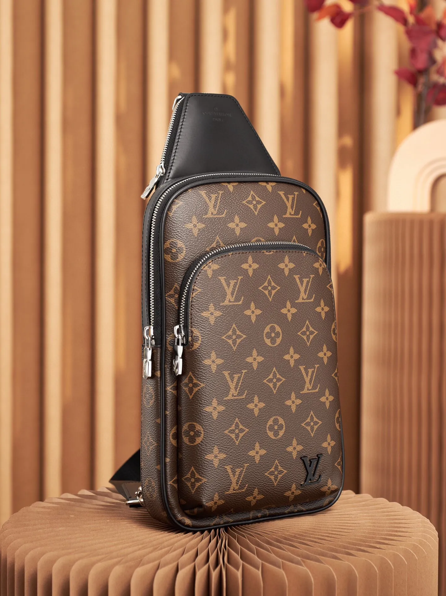 P¥720👉nfc dynamic chip version👈[Top-level inspection-free all-steel hardware] This Avenue shoulder bag is made of Monogram Macassar canvas and leather trim, exuding a heroic demeanor. The canvas shoulder straps and lining add a sustainable touch to the brand's classics, while the zippered front pocket and small top zippered pocket add practical details. Monogram Macassar coated canvas - cow leather trim - fabric lining - square hardware on the front - main compartment - zippered front pocket - small top zippered pocket - shoulder strap, non-detachable, adjustable! ! Model: M46327; Size: 20x31x7CM