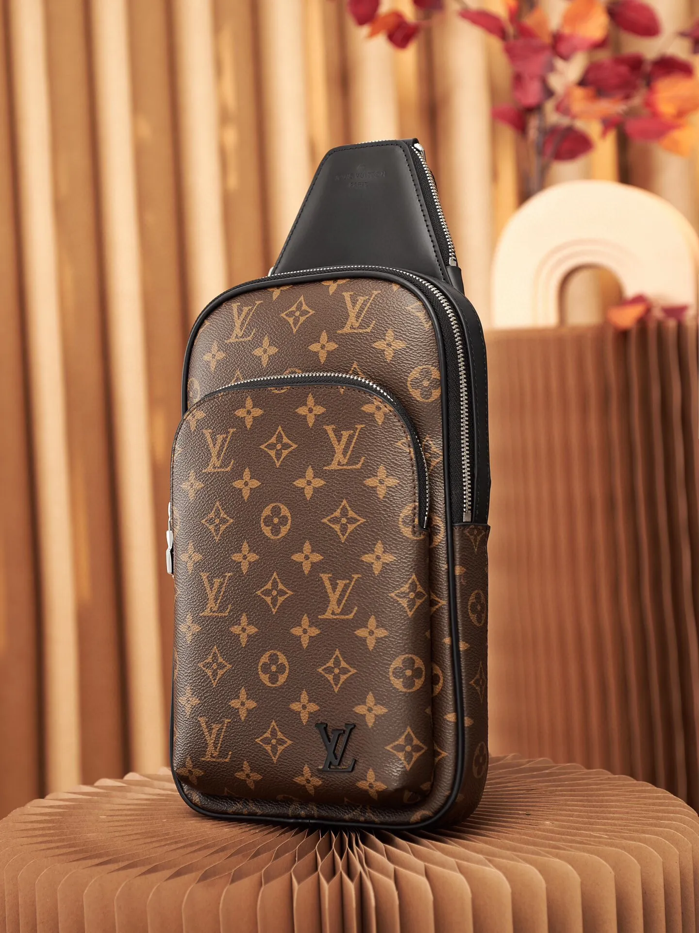 P¥720👉nfc dynamic chip version👈[Top-level inspection-free all-steel hardware] This Avenue shoulder bag is made of Monogram Macassar canvas and leather trim, exuding a heroic demeanor. The canvas shoulder straps and lining add a sustainable touch to the brand's classics, while the zippered front pocket and small top zippered pocket add practical details. Monogram Macassar coated canvas - cow leather trim - fabric lining - square hardware on the front - main compartment - zippered front pocket - small top zippered pocket - shoulder strap, non-detachable, adjustable! ! Model: M46327; Size: 20x31x7CM