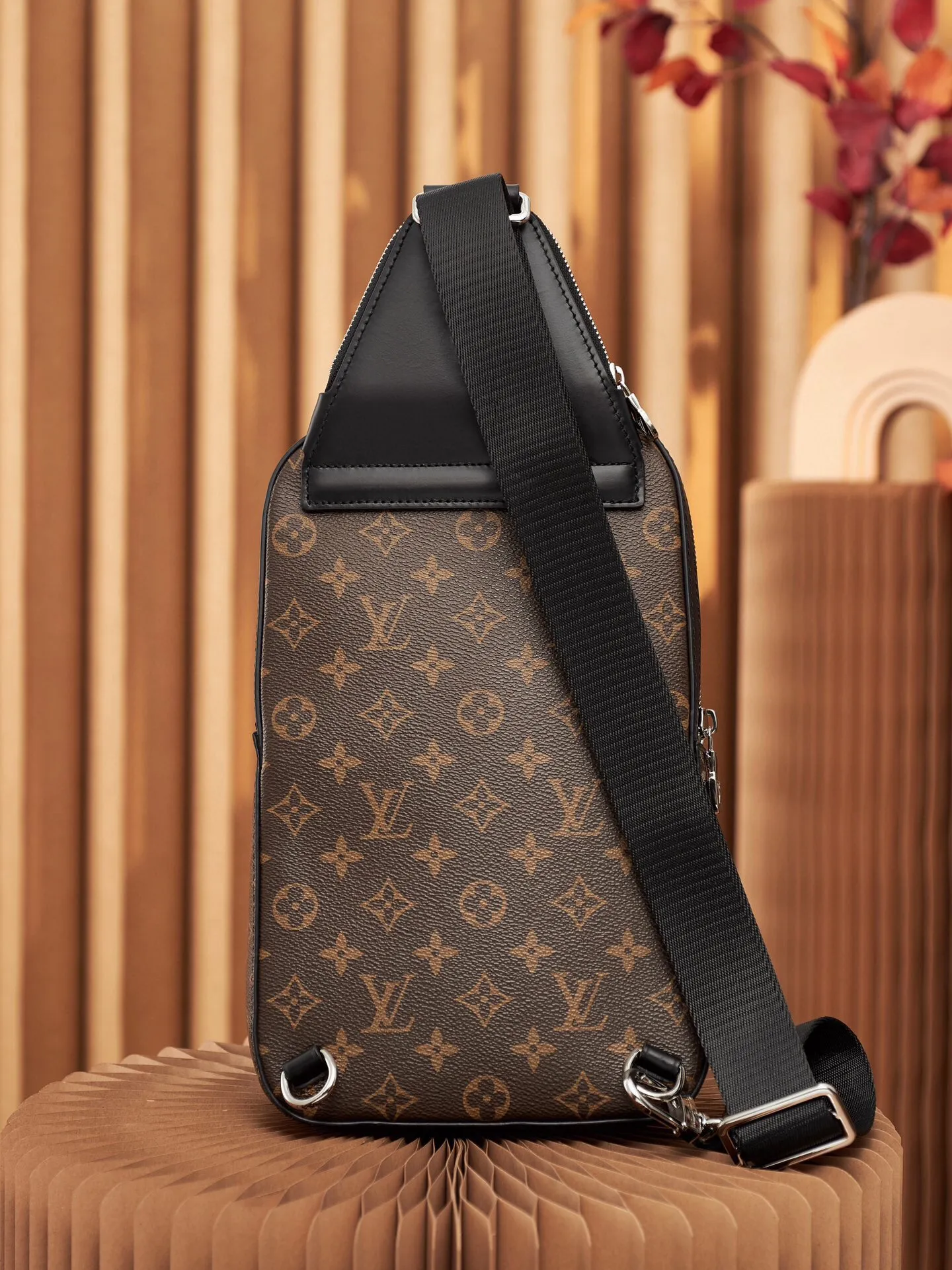 P¥720👉nfc dynamic chip version👈[Top-level inspection-free all-steel hardware] This Avenue shoulder bag is made of Monogram Macassar canvas and leather trim, exuding a heroic demeanor. The canvas shoulder straps and lining add a sustainable touch to the brand's classics, while the zippered front pocket and small top zippered pocket add practical details. Monogram Macassar coated canvas - cow leather trim - fabric lining - square hardware on the front - main compartment - zippered front pocket - small top zippered pocket - shoulder strap, non-detachable, adjustable! ! Model: M46327; Size: 20x31x7CM