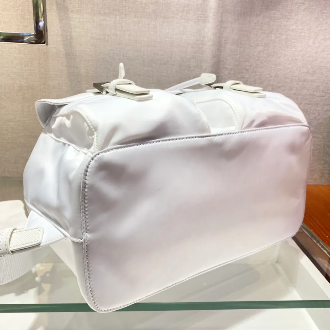 💰1120🎉New Backpack🎉1BZ811👍👍New Color🎉🎉This nylon backpack is trimmed with exquisite Saffiano leather, a blend of multiple materials, and decorated with a triangular logo, highlighting fashionable elegance. It also comes with a detachable small handbag😘😘Light and practical, the upper body effect is super stylish, and it can be matched at will😘😘Fully upgraded nylon fabric👍👍Length 30x Height 32x Bottom 15cm👏👏👏💰💰💰