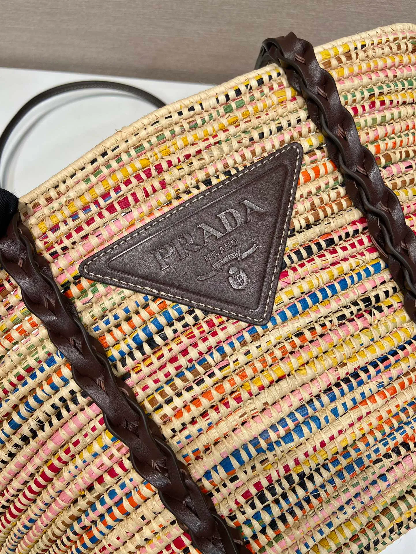 💰1860🎉Hot-selling vegetable basket🎉1BG312 has arrived🎉🎉 This vegetable basket is made of complex hand-woven and cowhide weaving. It can be carried on the shoulder and carried by hand. It has a large capacity and is a must-have in summer. The upper body effect is very nice👍👍Hurry up and get it🎉🎉 Bottom length 24 (bag opening 55) x height 24 x bottom 17cm🎉🎉🎉👏👏👏