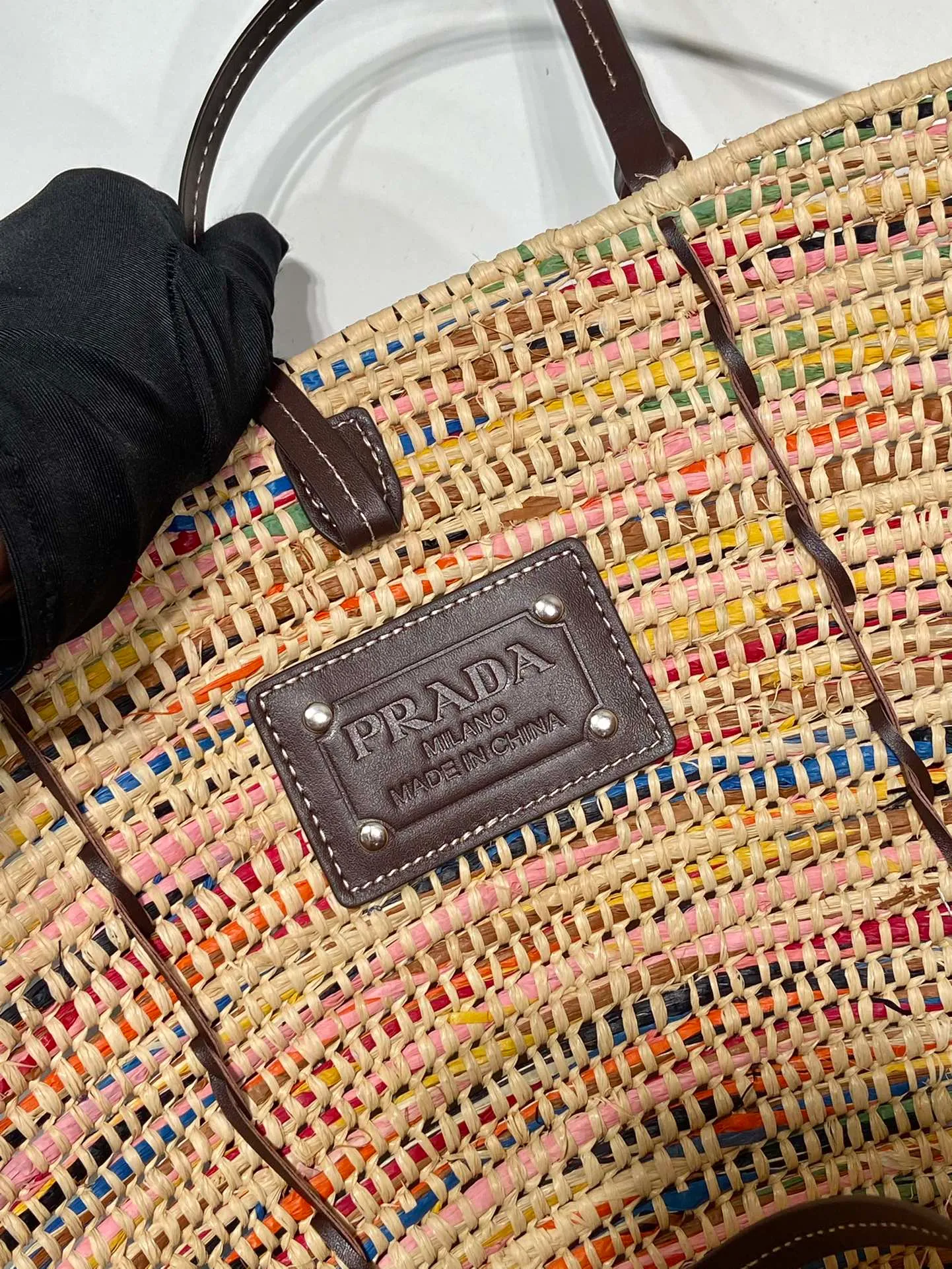 💰1860🎉Hot-selling vegetable basket🎉1BG312 has arrived🎉🎉 This vegetable basket is made of complex hand-woven and cowhide weaving. It can be carried on the shoulder and carried by hand. It has a large capacity and is a must-have in summer. The upper body effect is very nice👍👍Hurry up and get it🎉🎉 Bottom length 24 (bag opening 55) x height 24 x bottom 17cm🎉🎉🎉👏👏👏