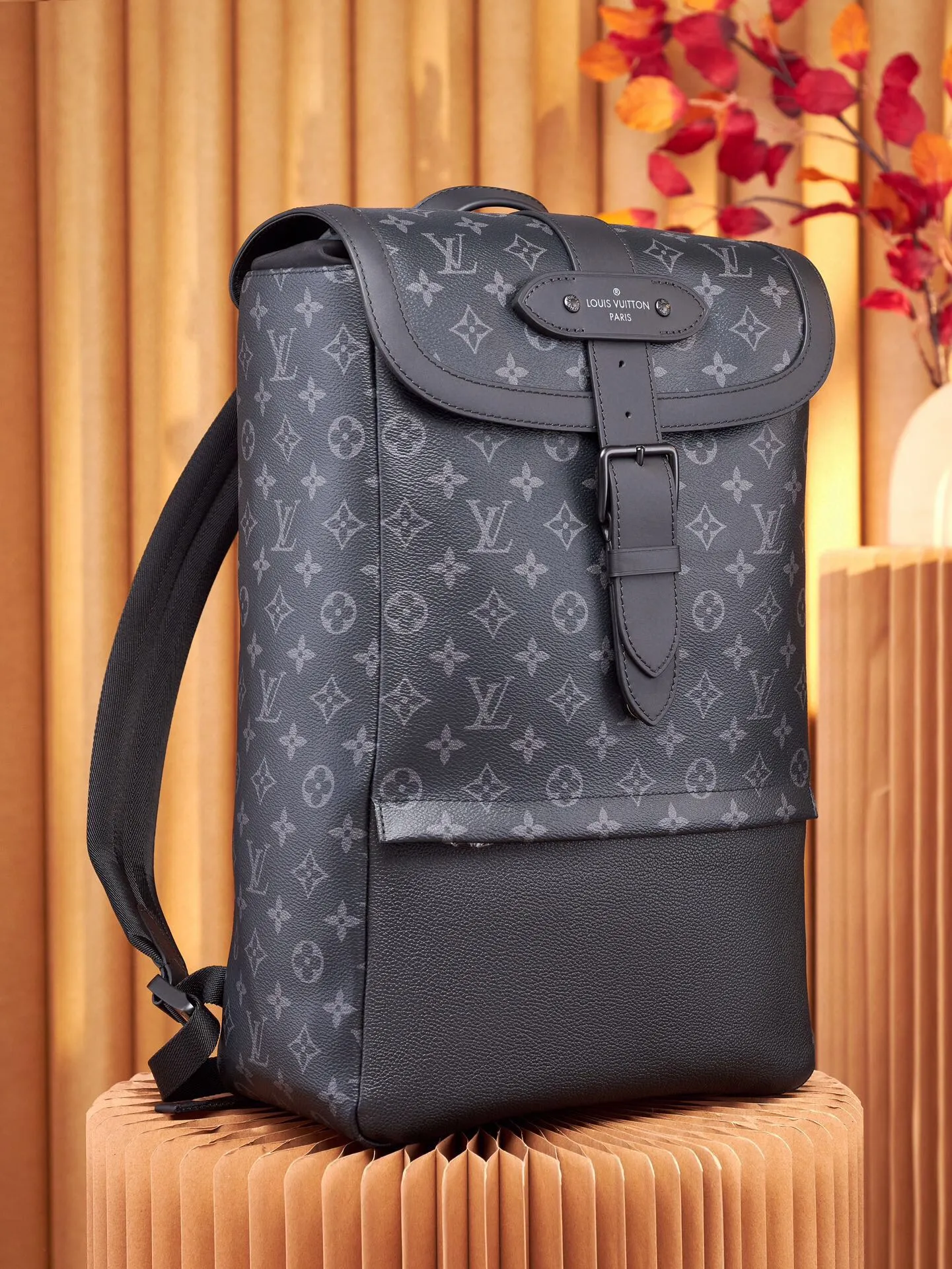 P¥1000👉nfc dynamic chip version👈【Top original pure steel hardware】m45913 The new saumur backpack is a classic item - the equestrian style saumur handbag born in 1986, giving it a modern temperament. Understated monogram eclipse canvas is paired with leather details inspired by the brand's heritage, including buckled shoulder straps with hidden magnetic closures. Equipped with a spacious main compartment and a unique notebook pocket, it is versatile and a perfect companion for daily travel. Dimensions: 27.0 x 42.0 x 13.0 cm (length x height x width)