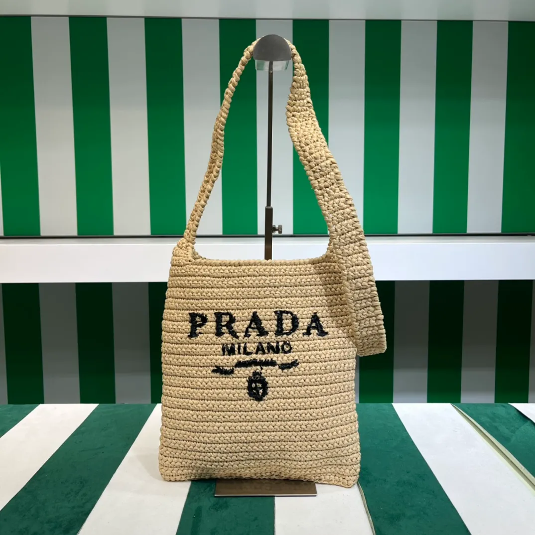 💰1160๑ Apricot ๑ 🌴Exclusive new product [Proud] Pradα new raffia straw tote crossbody bag! Full of artistic flavor ~ The raffia weaving is very solid and has super texture. ♡ It can be worn with personal clothes every day. The natural style design seems to be able to breathe💭 If you like the baby, please quickly add it to the harem. Carry this exclusive style that will not go out of style for several years🌱1BC184 Size / 29×26
