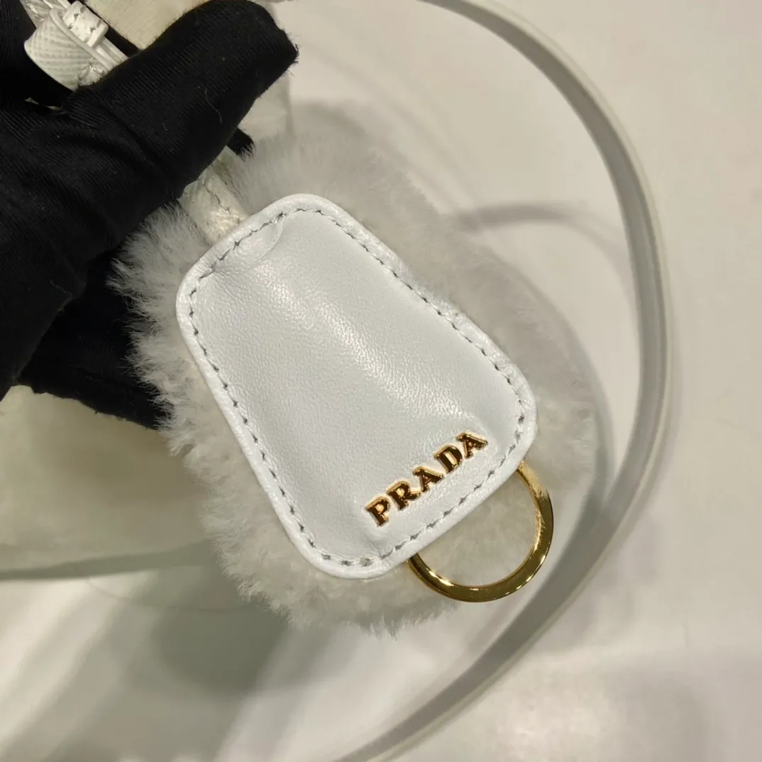 💰1700🎉Killer fur bag🎉1BA906 mini goat hair🎉🎉 This mini killer fur bag is made of imported goat hair and comes with a detachable long shoulder strap that can be carried by hand. What I love most is that there is a small pendant hanging on the shoulder strap. It has an extra touch of sexiness and is lined with sheepskin. It’s so beautiful🎉🎉Simple and fashionable😃 A must-have in winter, I like it for babies. Get it now. Length 20x height 15x base 9.5cm🎉🎉🎉