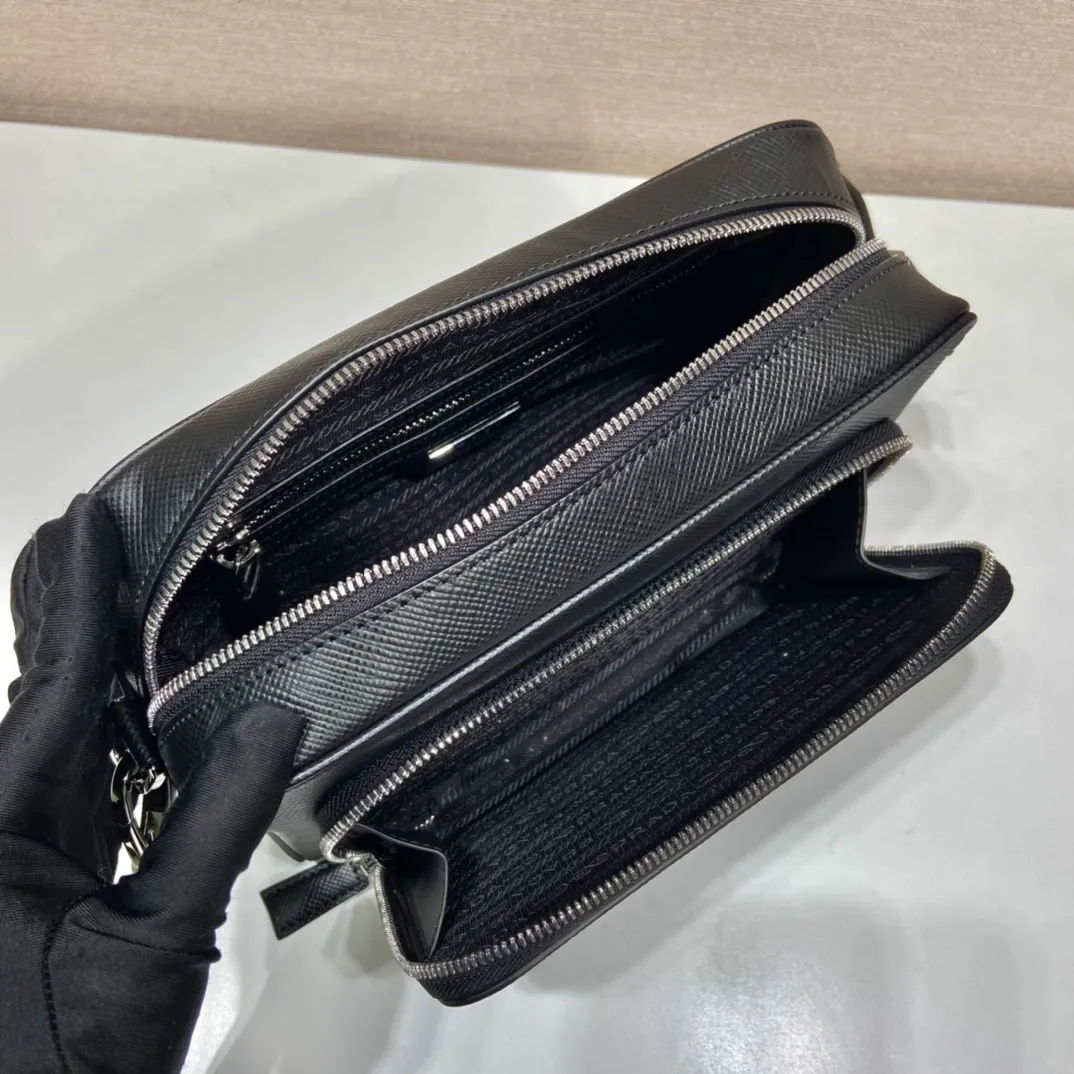 💰1840👏Men's cross-body bag with embroidered webbing👏2VH152👏👏 This stylish and simple shoulder bag is made of imported Saffiano leather with a large embossed triangle logo🎉🎉My favorite is equipped with a detachable embroidered webbing, which can be matched with other bags👏👏Front pocket design, showing the unique characteristics of crossed parallel lines. Simple, elegant and fashionable, it is very trendy on the street, hurry up and get it👏👏handsome guys😘 Length 24x height 18x ​​bottom 6cm
