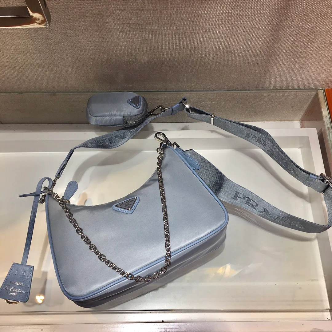 ✨Breaking hot new colors✨🎉New model 1BH204, nylon Hobo handbag/underarm bag😘😘Hobo, which is popular in the fashion circle due to the crazy cultivation of internet celebrity sisters, has a new model! 👏👏The design of this Hobo bag is great👍👍One bag with three uses😘😘waist bag/crossbody/single shoulder bag👍👍The handle is replaced by a chain. When the armpit bag is a little more sexy, it is also equipped with a long shoulder strap. What I love most is that the shoulder strap also has a small pendant (small bag), which can also be hung with other bags and pants as accessories. 🙊🙊There is no problem in matching various clothes in normal times😘😘Babies, hurry up and get it, it’s so beautiful🙊🙊Dimensions: Length 22X Height 12x Bottom 6cm👏👏👏💰💰💰 P1000