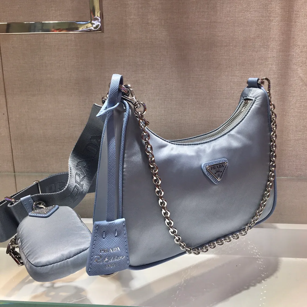 ✨Breaking hot new colors✨🎉New model 1BH204, nylon Hobo handbag/underarm bag😘😘Hobo, which is popular in the fashion circle due to the crazy cultivation of internet celebrity sisters, has a new model! 👏👏The design of this Hobo bag is great👍👍One bag with three uses😘😘waist bag/crossbody/single shoulder bag👍👍The handle is replaced by a chain. When the armpit bag is a little more sexy, it is also equipped with a long shoulder strap. What I love most is that the shoulder strap also has a small pendant (small bag), which can also be hung with other bags and pants as accessories. 🙊🙊There is no problem in matching various clothes in normal times😘😘Babies, hurry up and get it, it’s so beautiful🙊🙊Dimensions: Length 22X Height 12x Bottom 6cm👏👏👏💰💰💰 P1000