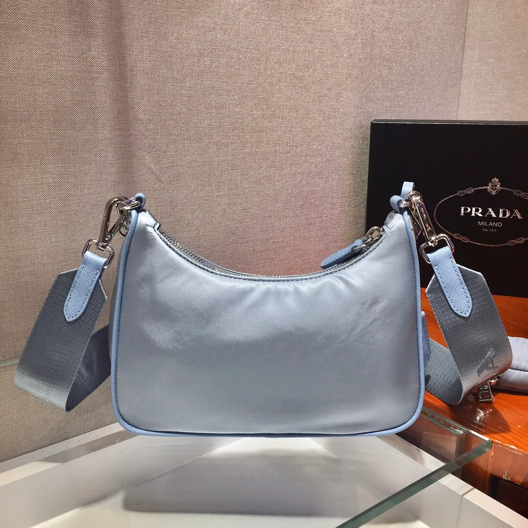 ✨Breaking hot new colors✨🎉New model 1BH204, nylon Hobo handbag/underarm bag😘😘Hobo, which is popular in the fashion circle due to the crazy cultivation of internet celebrity sisters, has a new model! 👏👏The design of this Hobo bag is great👍👍One bag with three uses😘😘waist bag/crossbody/single shoulder bag👍👍The handle is replaced by a chain. When the armpit bag is a little more sexy, it is also equipped with a long shoulder strap. What I love most is that the shoulder strap also has a small pendant (small bag), which can also be hung with other bags and pants as accessories. 🙊🙊There is no problem in matching various clothes in normal times😘😘Babies, hurry up and get it, it’s so beautiful🙊🙊Dimensions: Length 22X Height 12x Bottom 6cm👏👏👏💰💰💰 P1000