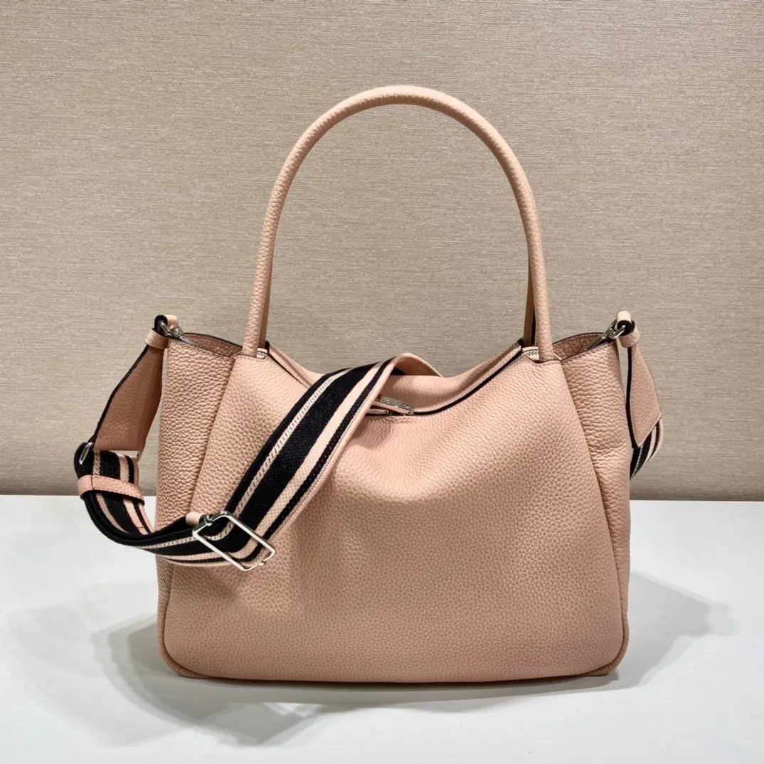💰2040🎉New double shoulder straps🎉1BC170 double shoulder straps🎉 This double shoulder strap is made of imported deerskin grain cowhide and equipped with two interchangeable and adjustable long shoulder straps. The combination of fabric webbing and cowhide is perfect😘, versatile for mixing and matching different clothes on different occasions😘, large capacity, many compartments, super soft feel🎉Hurry up and get it🎉 Length 32x Height 26x Bottom 13cm🎉🎉🎉👏👏👏