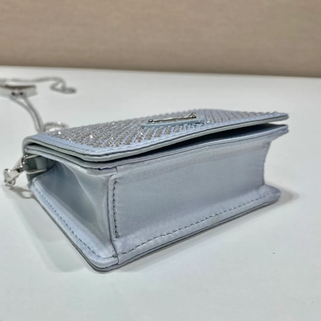 💰760🎉Necklace crystal pouch🎉1MR024 new color🎉🎉 This Duchesse fabric card holder is decorated with imitation crystals throughout, creating a light and shadow style and iridescent colors on the surface, highlighting a gorgeous yet functional design. My favorite is this detachable and adjustable iron shoulder strap, which can be used as a waist bag decoration😍😍 or as a necklace decoration with clothes. The triangle mark in the middle can be adjusted, giving the item a variety of ways to wear it. The space can be used to hold lipstick 💄/earphones/keys🚗....it bling bling under the night light, so beautiful. Worth buying 🎉🎉 Length 11.5x Height 8cm