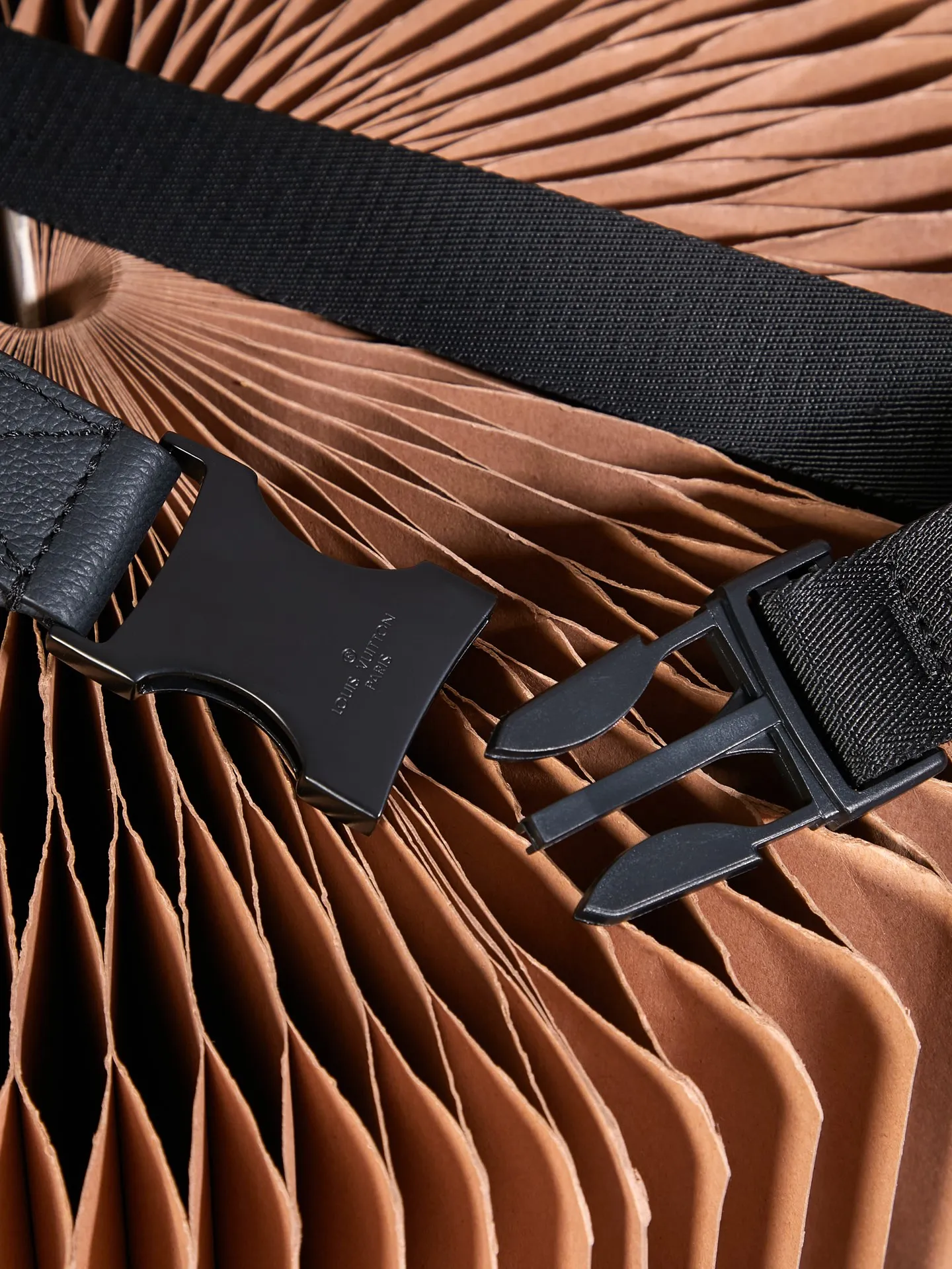 P¥840👉nfc163C01 dynamic chip version👈【Top inspection-free pure steel hardware】M46036 This Discovery waist bag chest bag 44 x 15 x 9 cm (length x height x width) Work details: For reference