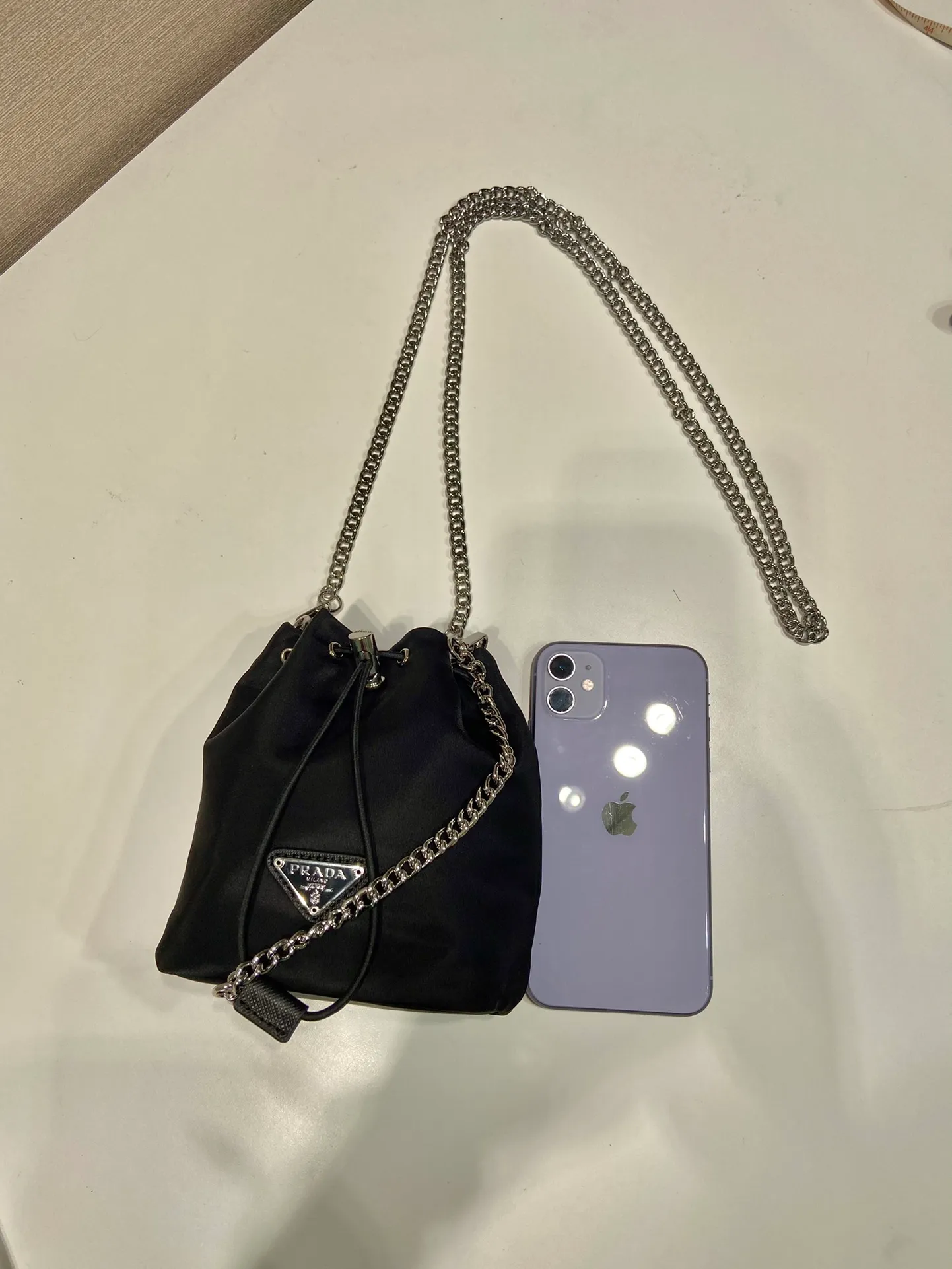 💰700🎉mini bucket bag🎉1BH612🎉so cute😍 This mini bucket bag is made of imported nylon material, with one short and one long white iron chain/detachable, making it more refined and smart😋, with large capacity. Mobile phone📱🚗🔑💄No problem for daily wear👌Cute and cute, the upper body effect is even more adorable😍If you like babies, hurry up and get it🎉🎉 Length 12x height 14.5x base 7.5cm👏👏🎉🎉