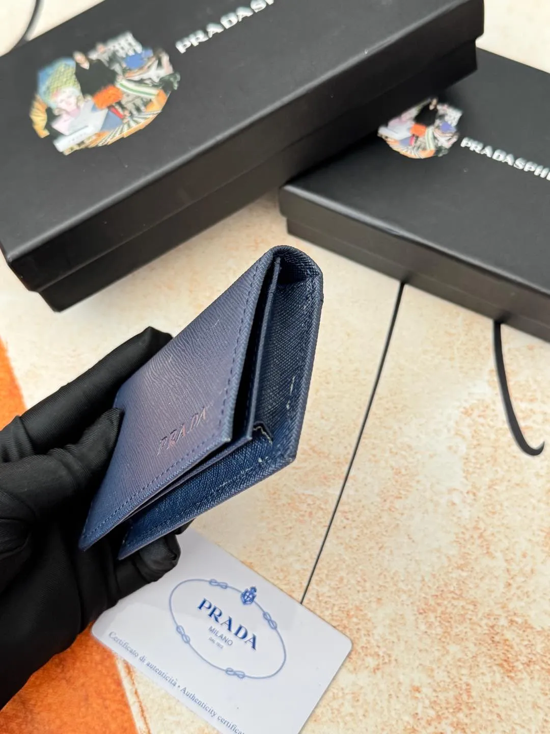 💰120💰PRADA’s popular men’s card holder counter new style, official website synchronization, genuine development, model 2MC122#. Color/Blue As shown in the picture, real shot 💋Cross-grain cowhide texture is excellent, threaded lining, hardware accessories! Exquisite wiring, even and neat lines, smooth oil edges, size: 11cm long, 6.5cm high