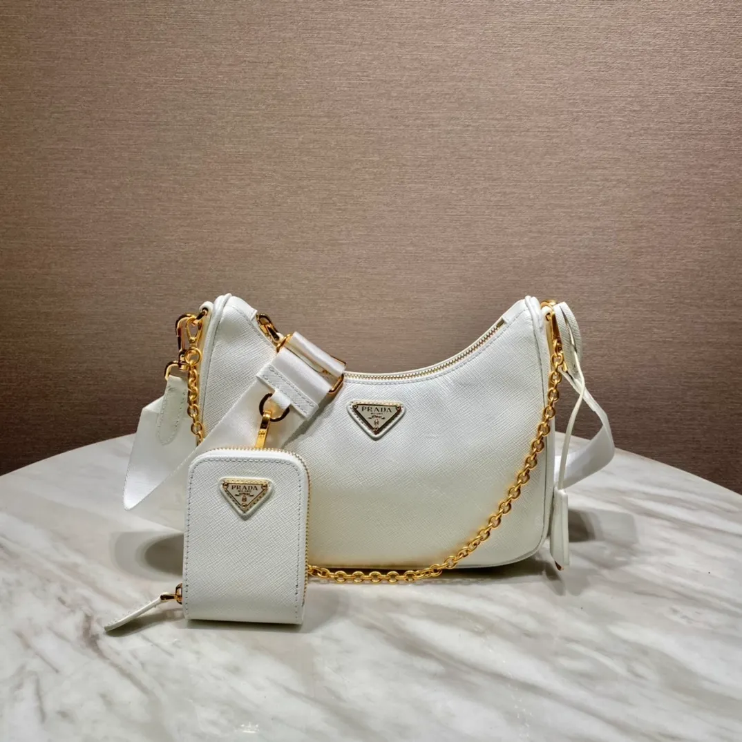 💰1500🎊Gold hardware three-in-one🎊New color 1BH204 full leather/gold hardware, nylon Hobo hand/armpit bag😘😘The full leather hobo that is popular in the fashion circle due to the crazy cultivation of the Internet celebrity sister group has a new model! 👏👏The design of this all-leather Hobo bag is great👍👍One bag with three uses😘😘waist bag/crossbody/single shoulder bag👍👍The handle is replaced by a chain, which makes the underarm bag a little more sexy. It also has a long shoulder strap. What I love most is that there is a small pendant (small bag) hanging on the shoulder strap, which can also be hung on other bags and pants as accessories. 🙊🙊There is no problem in matching various clothes in normal times😘😘Babies, hurry up and get it, it’s so beautiful🙊🙊Dimensions: length 23x height 17x bottom 6.5cm👏👏👏💰💰💰