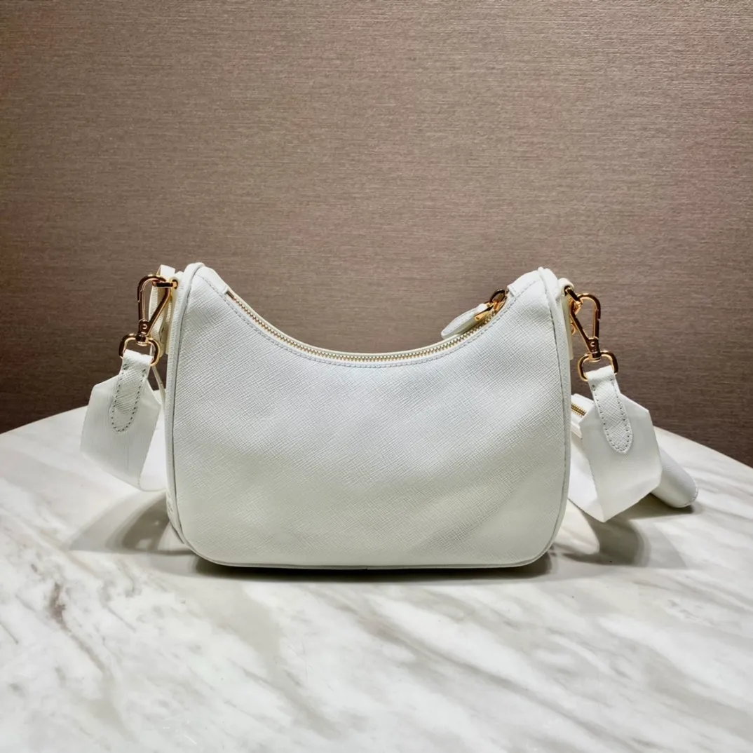 💰1500🎊Gold hardware three-in-one🎊New color 1BH204 full leather/gold hardware, nylon Hobo hand/armpit bag😘😘The full leather hobo that is popular in the fashion circle due to the crazy cultivation of the Internet celebrity sister group has a new model! 👏👏The design of this all-leather Hobo bag is great👍👍One bag with three uses😘😘waist bag/crossbody/single shoulder bag👍👍The handle is replaced by a chain, which makes the underarm bag a little more sexy. It also has a long shoulder strap. What I love most is that there is a small pendant (small bag) hanging on the shoulder strap, which can also be hung on other bags and pants as accessories. 🙊🙊There is no problem in matching various clothes in normal times😘😘Babies, hurry up and get it, it’s so beautiful🙊🙊Dimensions: length 23x height 17x bottom 6.5cm👏👏👏💰💰💰