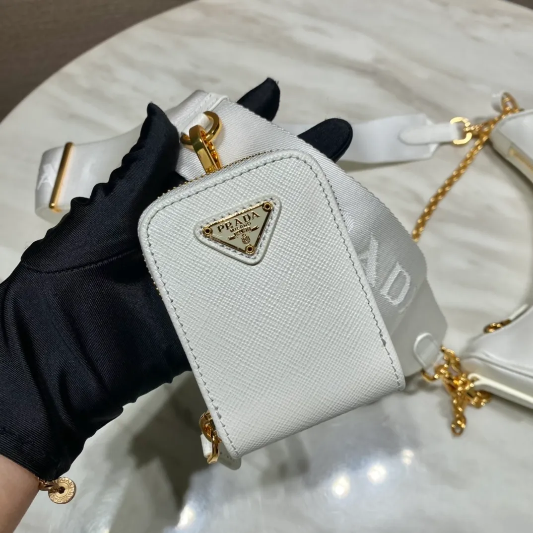 💰1500🎊Gold hardware three-in-one🎊New color 1BH204 full leather/gold hardware, nylon Hobo hand/armpit bag😘😘The full leather hobo that is popular in the fashion circle due to the crazy cultivation of the Internet celebrity sister group has a new model! 👏👏The design of this all-leather Hobo bag is great👍👍One bag with three uses😘😘waist bag/crossbody/single shoulder bag👍👍The handle is replaced by a chain, which makes the underarm bag a little more sexy. It also has a long shoulder strap. What I love most is that there is a small pendant (small bag) hanging on the shoulder strap, which can also be hung on other bags and pants as accessories. 🙊🙊There is no problem in matching various clothes in normal times😘😘Babies, hurry up and get it, it’s so beautiful🙊🙊Dimensions: length 23x height 17x bottom 6.5cm👏👏👏💰💰💰