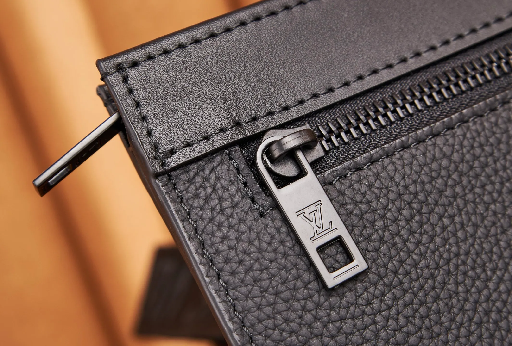 P¥800👉nfc163C01 dynamic chip version👈【Top-level inspection-free】M59329 handbag cross-body bag dual-use MESSENGER VOYAGE handbag Exquisite detailed pictures real shots to share