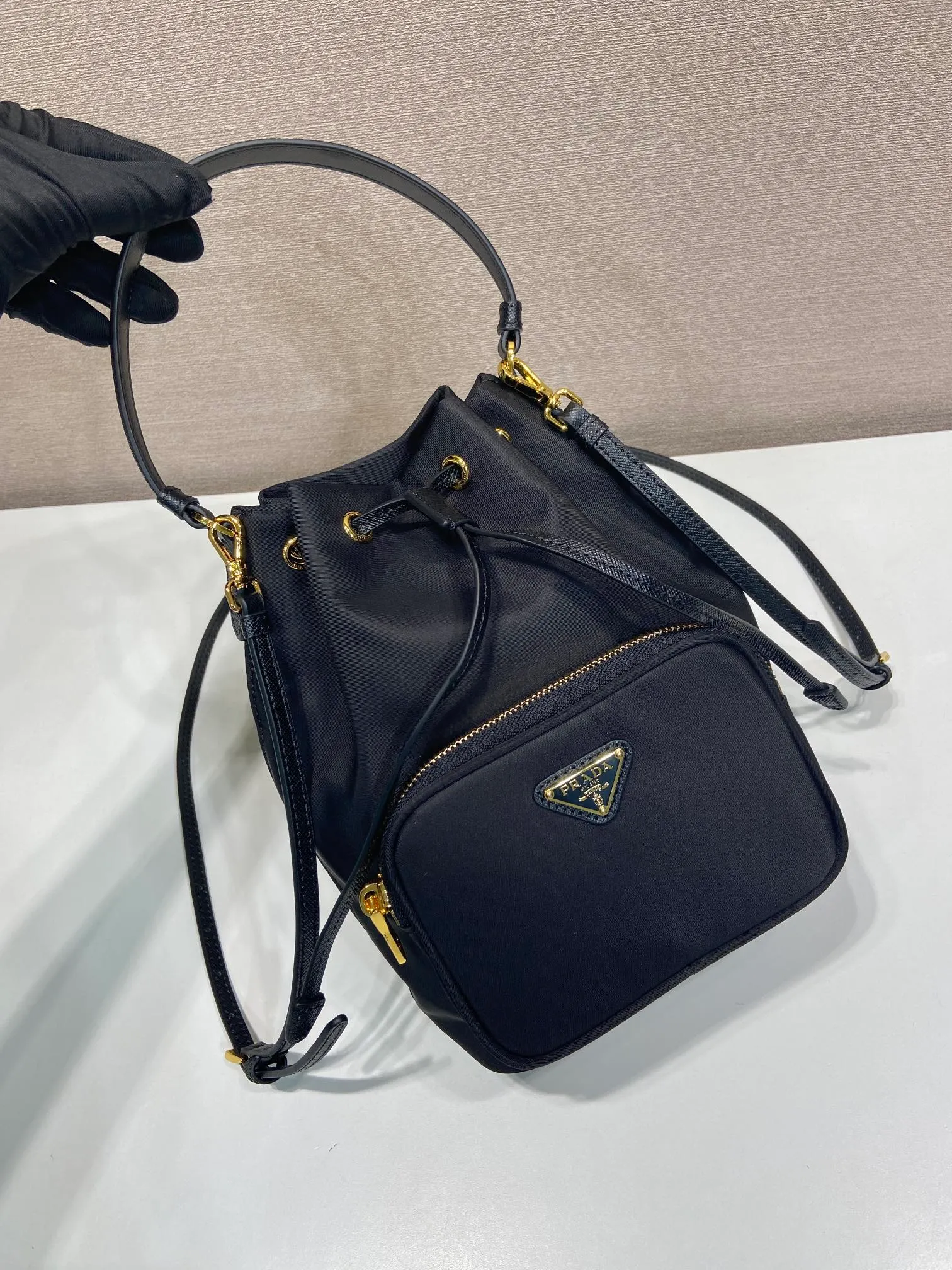 💰780 classic model 1BH038 upgrade board😘👏👏 This bucket bag is made of imported nylon fabric, upgraded board bag mouth drawstring cross-grain cowhide design, top level five, portable/diagonal, light, practical and fashionable, beauties hurry up and get it, 165 OEM code, length 18x height 23 base × 12cm📢📢📢📢