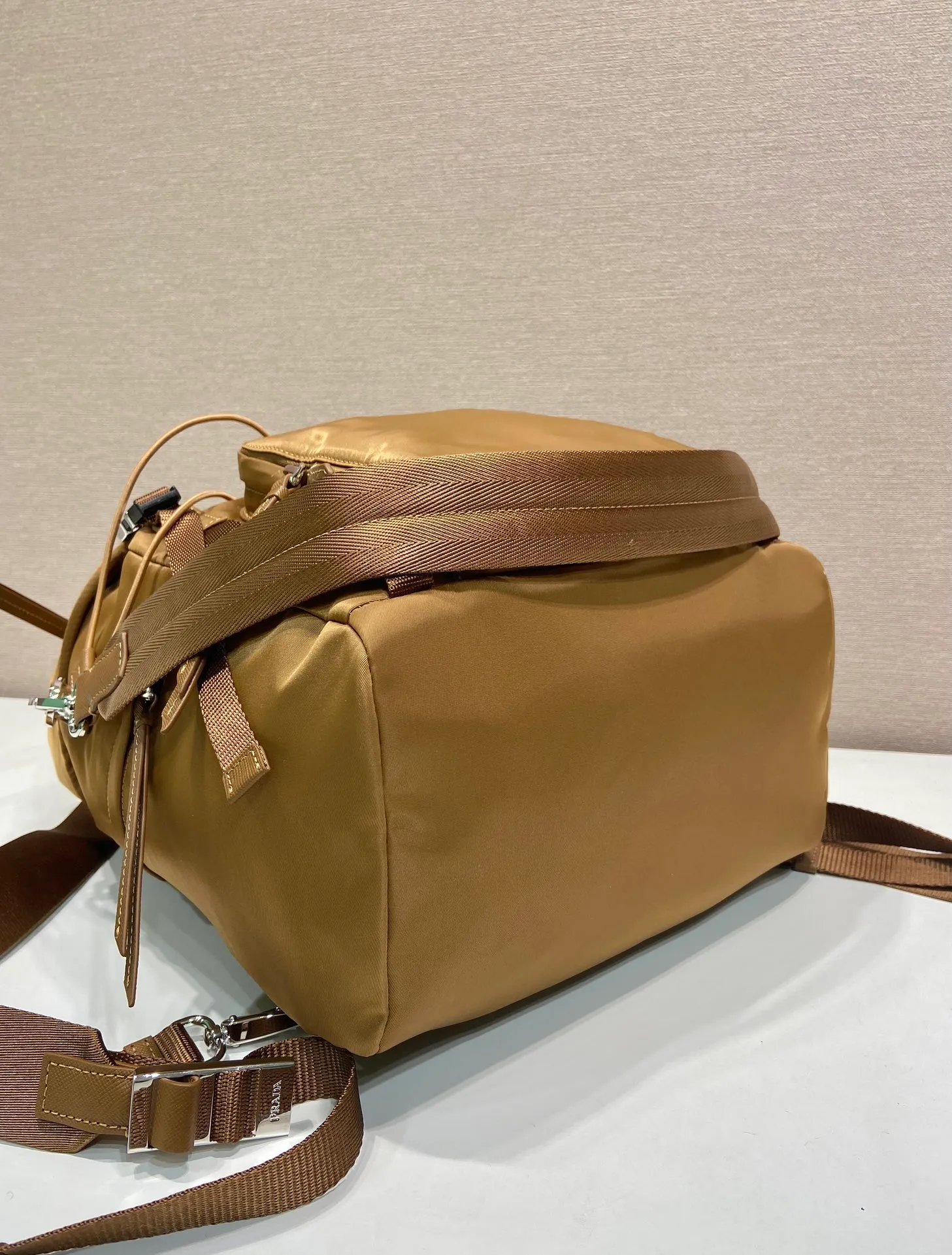 💰1360🎉New Backpack🎉1BZ039A Double Shoulder Strap🎉🎉 Made from Re-Nylon, this modern and functional backpack has a wide yet lightweight silhouette and technical details. The outdoor spirit of the design is combined with a versatile urban style. It has a detachable short shoulder strap, metal hardware on the flap and zipper pockets on the side, and a large capacity. It is also a popular style that will never go out of style and is suitable for both men and women. Hurry up and get it🎉🎉 Length 25x Height 34.5x Bottom 15.5cm🎉🎉🎉💰💰💰