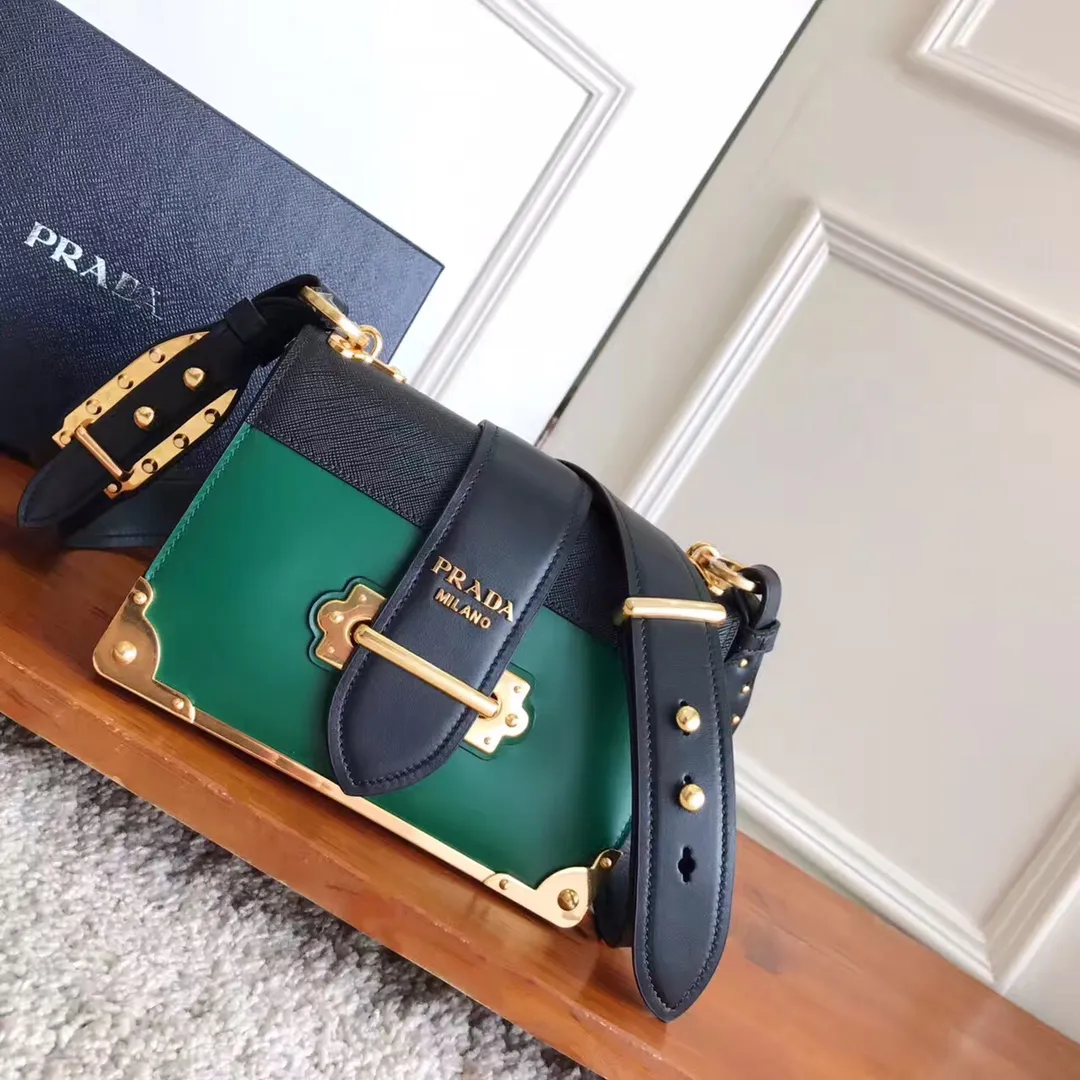 💰1800, P's latest women's bag 1BD045, green color has arrived, top quality, synchronized with counters, made of imported calfskin➕cross pattern➕sheepskin lining, top hardware. Lots of compartments, fashionable + casual + lightweight, a favorite among ladies, length 19cm and height 14cmX9cm