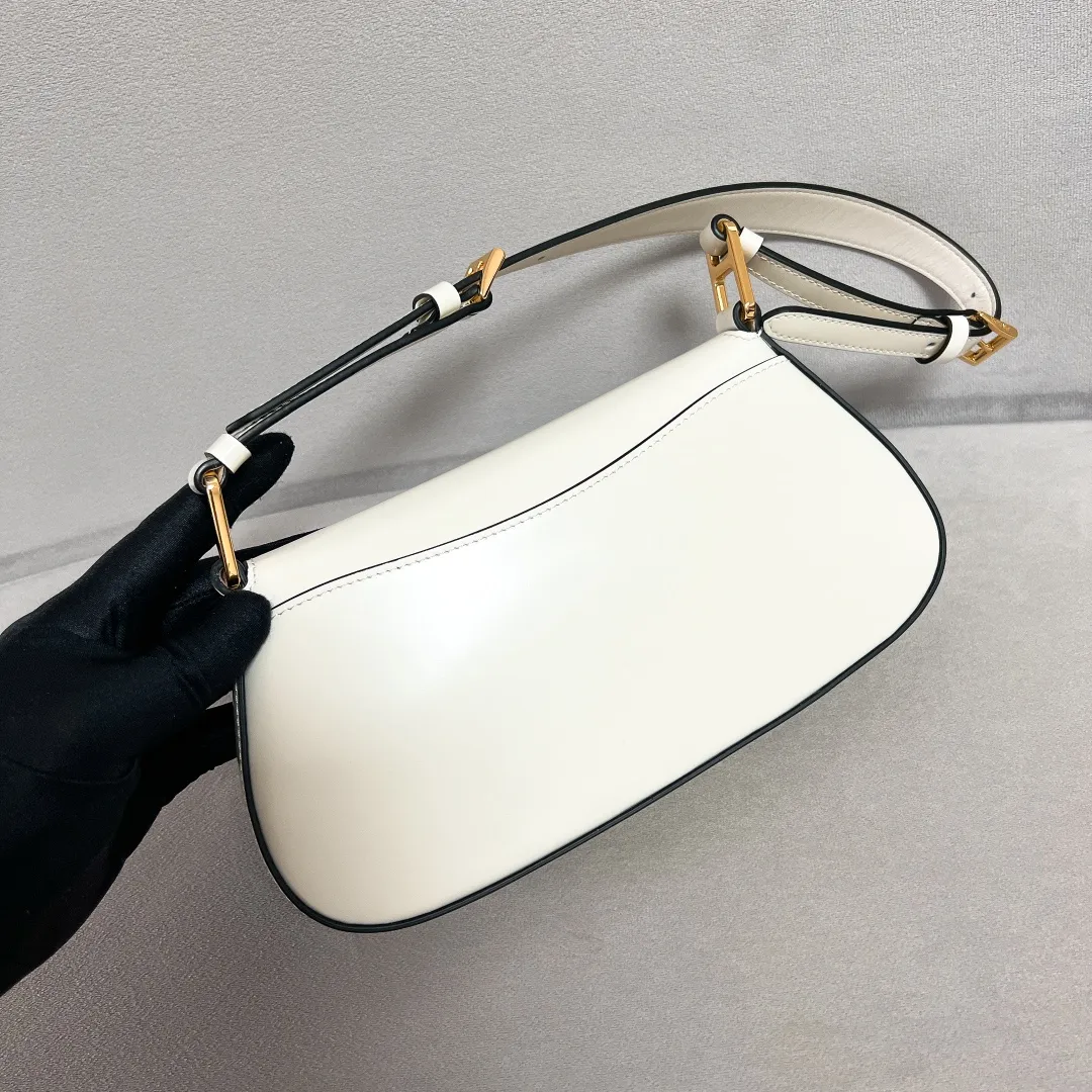 💰1520✨New product launch✨2023 new series glossy calfskin flip shoulder bag 1BD345 Chic and noble glossy calfskin Exquisite and fashionable new lock closure The large logo triangle logo is perfectly integrated into the body of the bag. Equipped with 2 detachable and adjustable shoulder straps. It can be used as an armpit bag or a crossbody bag. The lines are smooth and neat, retro and trendy! Perfect details are comparable to brick cabinets. Super size: 24*11*4cm