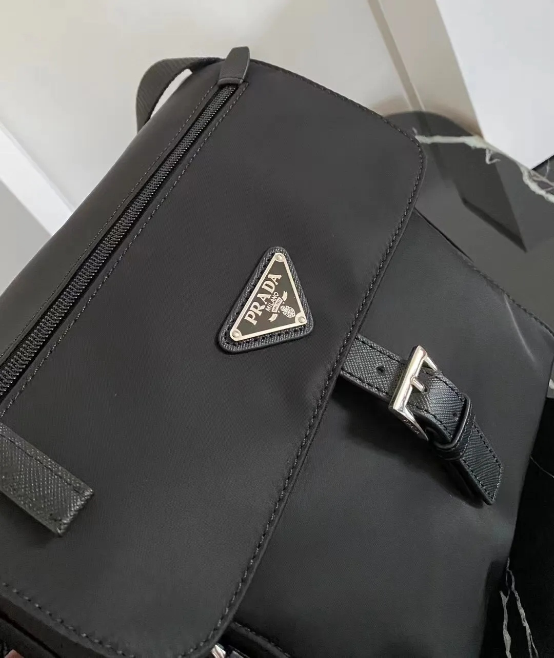 p560¥🎉Upgrade board🎉1BD994B with small bag🎉🎉This one is made of imported nylon material and Saffiano leather piping, adjustable fabric shoulder straps, stainless steel accessories, the upgraded version is designed with a detachable small bag on the shoulder strap, Triangular enamel logo plate, zipper and buckle closure, two outer pockets, one of which is a flap zipper bag, two inner pockets, 165 OEM code, lightweight and practical👏🏻👏🏻Unisex style🙊🙊Length 25H 22 bottom 10cm🤙🤙🤙💰💰💰