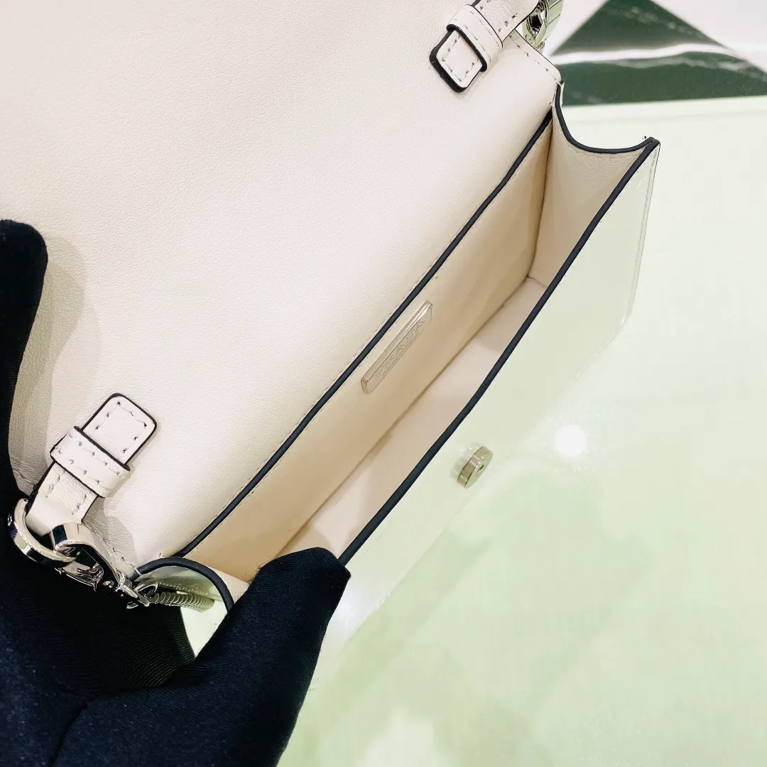 💰1320✨ New product debut✨🌟New inverted triangle decorated glossy cowhide flip shoulder bag 1BH189 Novel and interesting inverted triangle metal chain with fashionable glossy cowhide. The simple and elegant outline design and flip opening and closing give it a simple and fashionable style. It is simply great👏... The new favorite of fashion trendsetters. The perfect details are comparable to those of brick cabinets Super 5🌟 Size:17*9.5*3.5cm white