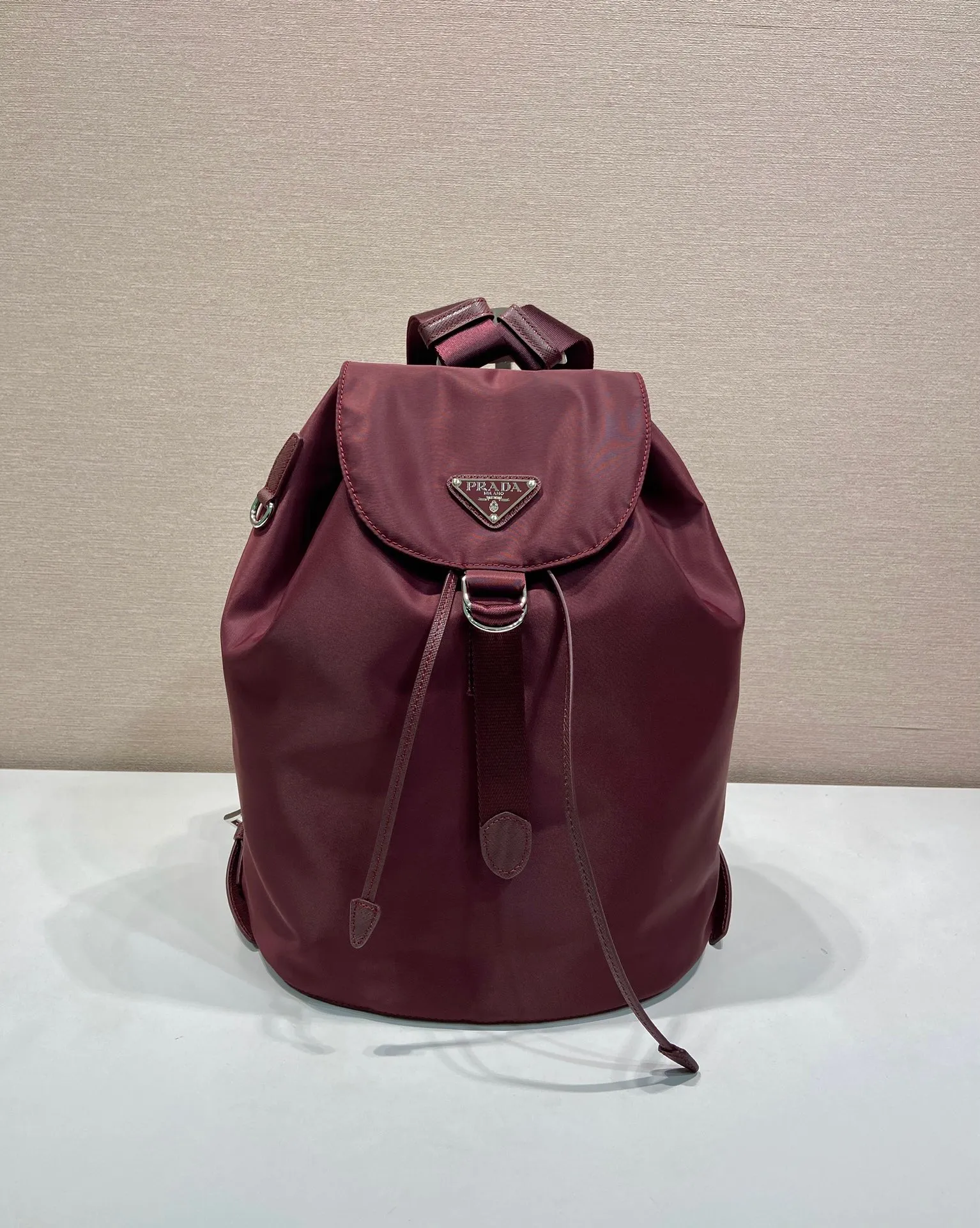 💰1120🎉New product🎉1BZ0197 backpack🎉🎉 This backpack is made of imported nylon fabric and cross-grain cowhide. The only backpack does not have a portable design. It is very unique and has a casual flavor. It has a large capacity and space. The upper body effect is light, fashionable and practical. It is also a popular style that will never go out of style🎉🎉Babies, hurry up and get it🎉🎉 Length 25x Height 35x Bottom 15cm🎉🎉🎉💰💰💰