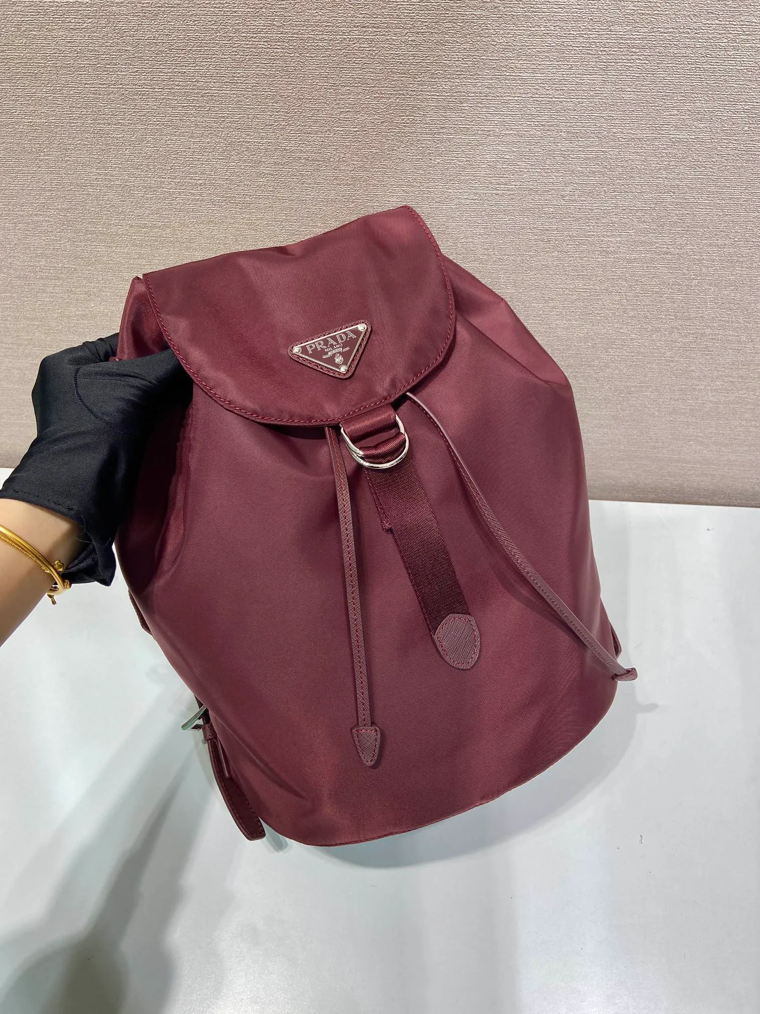💰1120🎉New product🎉1BZ0197 backpack🎉🎉 This backpack is made of imported nylon fabric and cross-grain cowhide. The only backpack does not have a portable design. It is very unique and has a casual flavor. It has a large capacity and space. The upper body effect is light, fashionable and practical. It is also a popular style that will never go out of style🎉🎉Babies, hurry up and get it🎉🎉 Length 25x Height 35x Bottom 15cm🎉🎉🎉💰💰💰