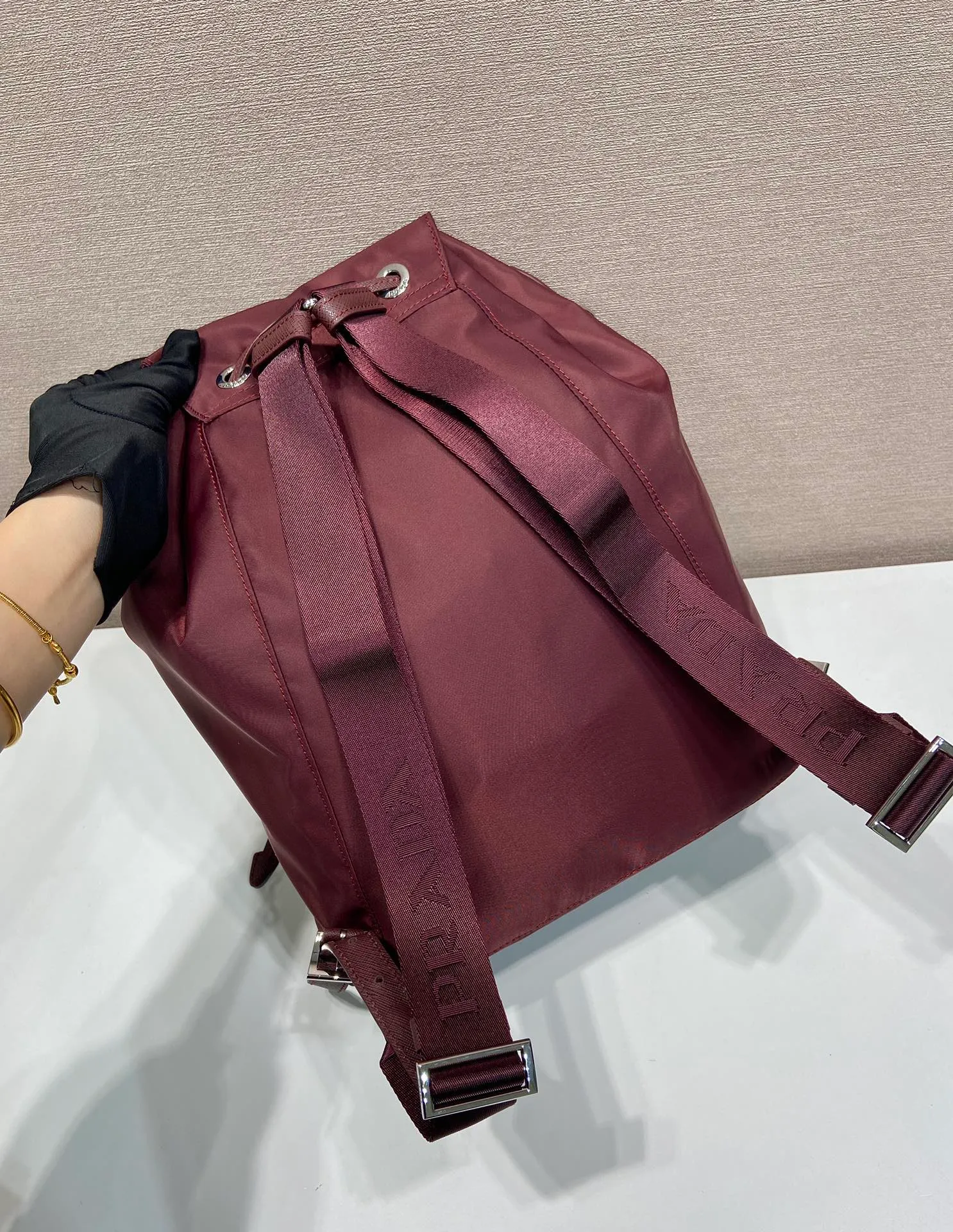 💰1120🎉New product🎉1BZ0197 backpack🎉🎉 This backpack is made of imported nylon fabric and cross-grain cowhide. The only backpack does not have a portable design. It is very unique and has a casual flavor. It has a large capacity and space. The upper body effect is light, fashionable and practical. It is also a popular style that will never go out of style🎉🎉Babies, hurry up and get it🎉🎉 Length 25x Height 35x Bottom 15cm🎉🎉🎉💰💰💰