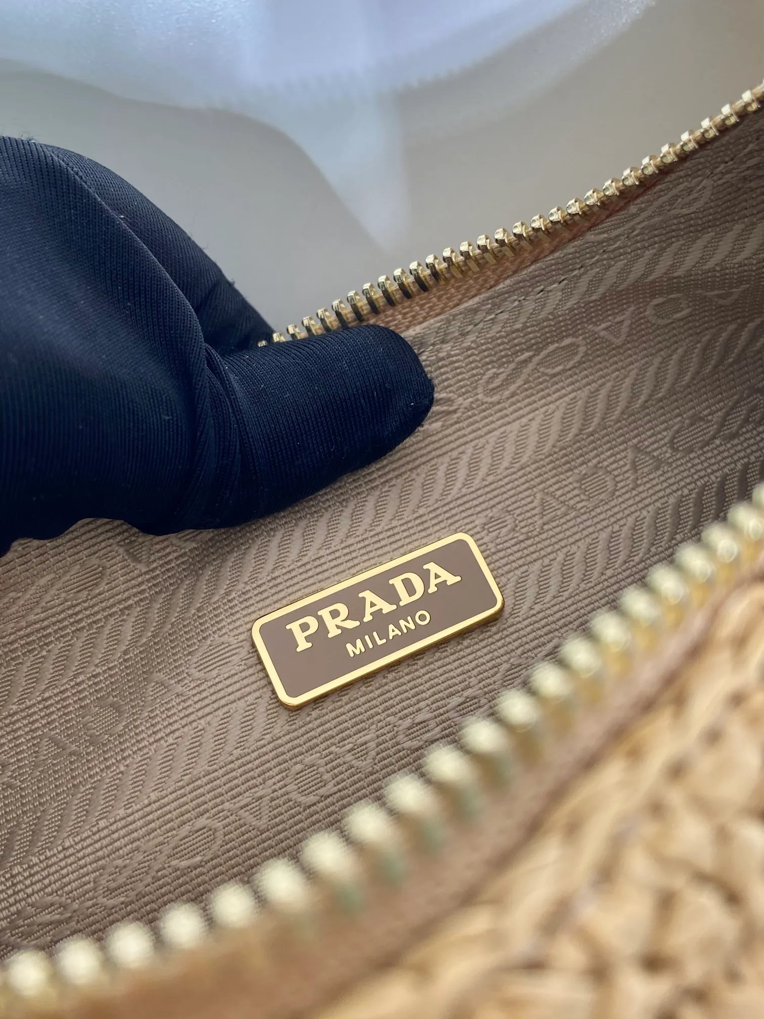 💰1440🎉Straw Hobo🎉1BC204B🎉🎉 This Hobo pure hand-woven design is great🎉Three-dimensional hand-woven font, can be carried by hand/armpit bag/shoulder strap adjustable/cross-body, the strips are detachable, so perfect👏The complex handwork looks very grand/fashionable, the capacity is large, the upper body effect is great, the return rate is 100%😀A must-have for summer🎉Hurry up and get it🎉🎉Length 23, height 17x bottom 6.5cm