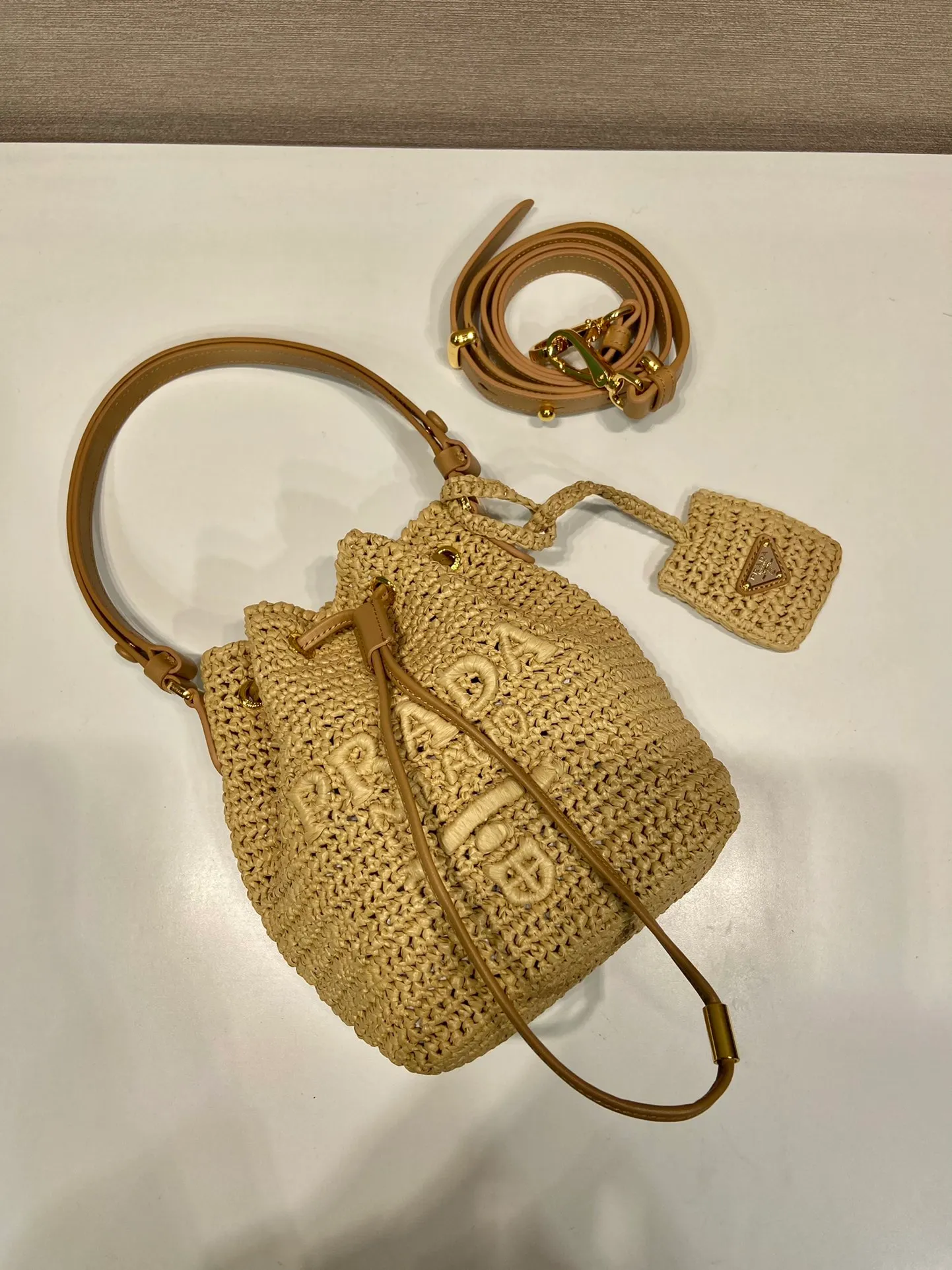 💰1300, Straw Bucket Bag🎉1BE068🎉🎉 This hand-woven bucket bag design is great🎉Three-dimensional hand-woven font, equipped with 2 long/short shoulder straps, interchangeable. The complex handwork looks very elegant/fashionable, the capacity is large, the upper body effect is very good, the return rate is 100%😀A must-have for summer🎉Hurry up and get it🎉🎉 Length 16x Height 19x Bottom 9cm