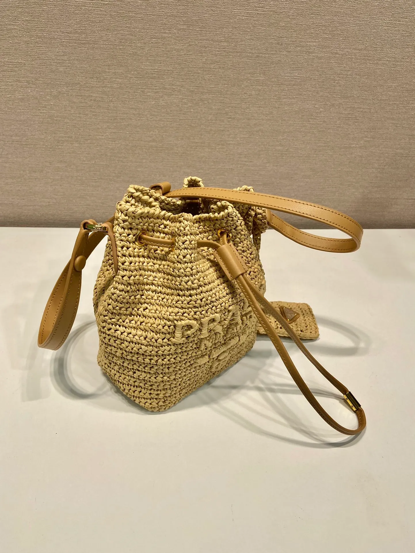 💰1300, Straw Bucket Bag🎉1BE068🎉🎉 This hand-woven bucket bag design is great🎉Three-dimensional hand-woven font, equipped with 2 long/short shoulder straps, interchangeable. The complex handwork looks very elegant/fashionable, the capacity is large, the upper body effect is very good, the return rate is 100%😀A must-have for summer🎉Hurry up and get it🎉🎉 Length 16x Height 19x Bottom 9cm