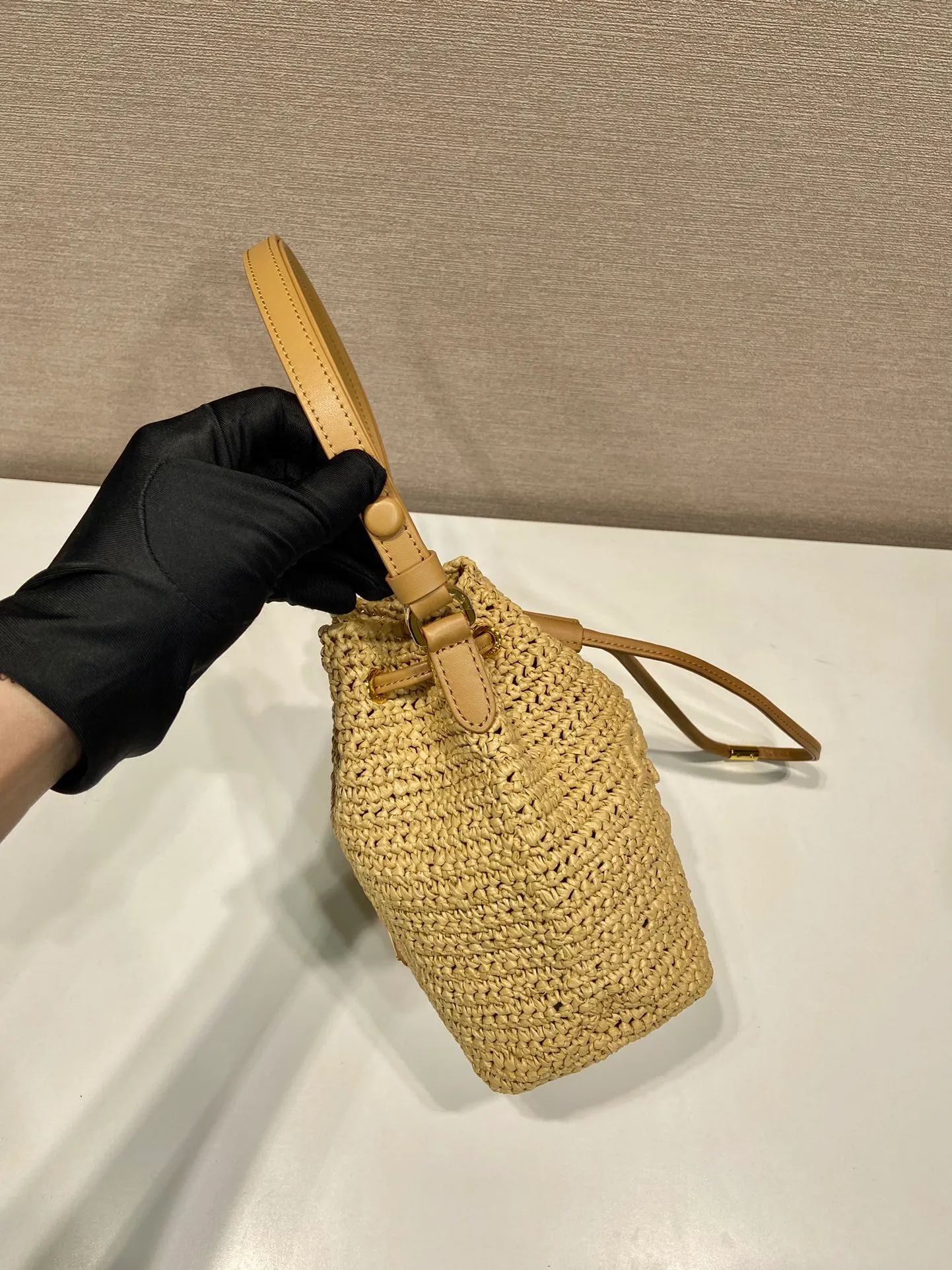 💰1300, Straw Bucket Bag🎉1BE068🎉🎉 This hand-woven bucket bag design is great🎉Three-dimensional hand-woven font, equipped with 2 long/short shoulder straps, interchangeable. The complex handwork looks very elegant/fashionable, the capacity is large, the upper body effect is very good, the return rate is 100%😀A must-have for summer🎉Hurry up and get it🎉🎉 Length 16x Height 19x Bottom 9cm