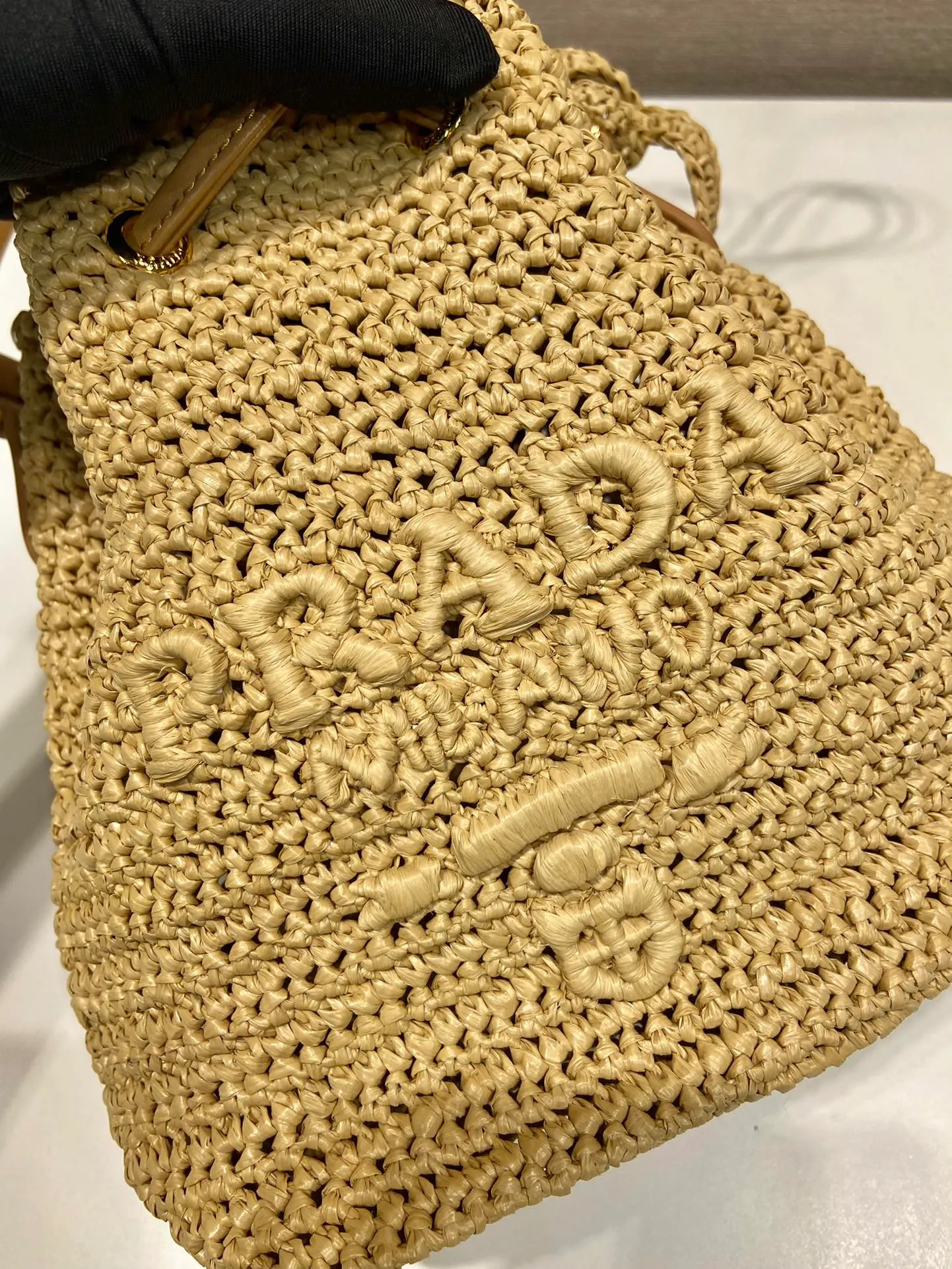 💰1300, Straw Bucket Bag🎉1BE068🎉🎉 This hand-woven bucket bag design is great🎉Three-dimensional hand-woven font, equipped with 2 long/short shoulder straps, interchangeable. The complex handwork looks very elegant/fashionable, the capacity is large, the upper body effect is very good, the return rate is 100%😀A must-have for summer🎉Hurry up and get it🎉🎉 Length 16x Height 19x Bottom 9cm