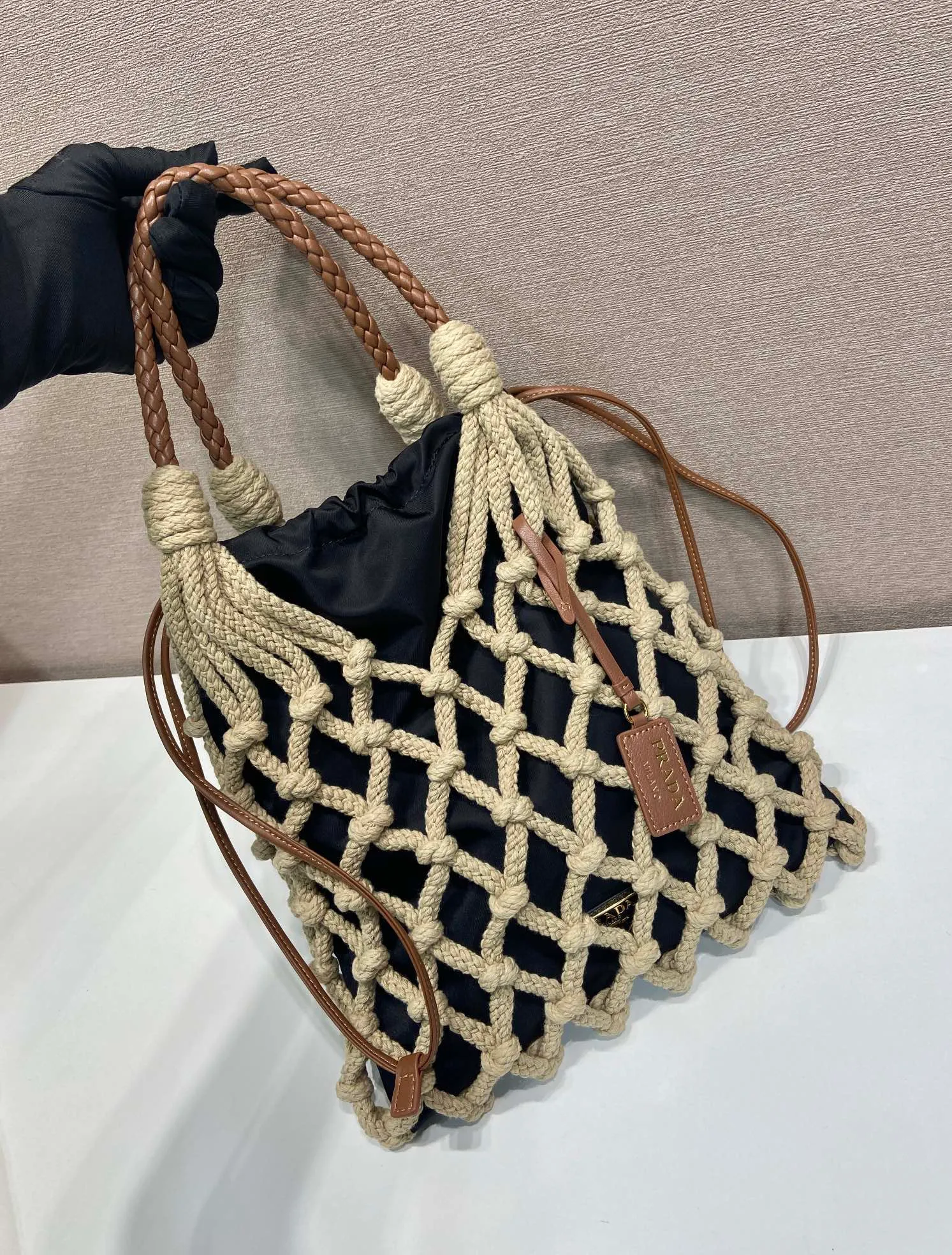 💰1060🎉New arrival🎉1BC111 weaving🎉🎉 The macramé design of this handmade cord bag is made of purely hand-woven and nylon fabrics, which embodies fresh elegance and a true sense of freedom. Braided leather handle, detachable leather pendant and metal hardware, detachable drawstring, 2-in-1 design, large capacity and very stylish. Hurry up and get it🎉🎉Inside nylon: length 29x height 35cm, outer woven bag: length 30x height 37cm