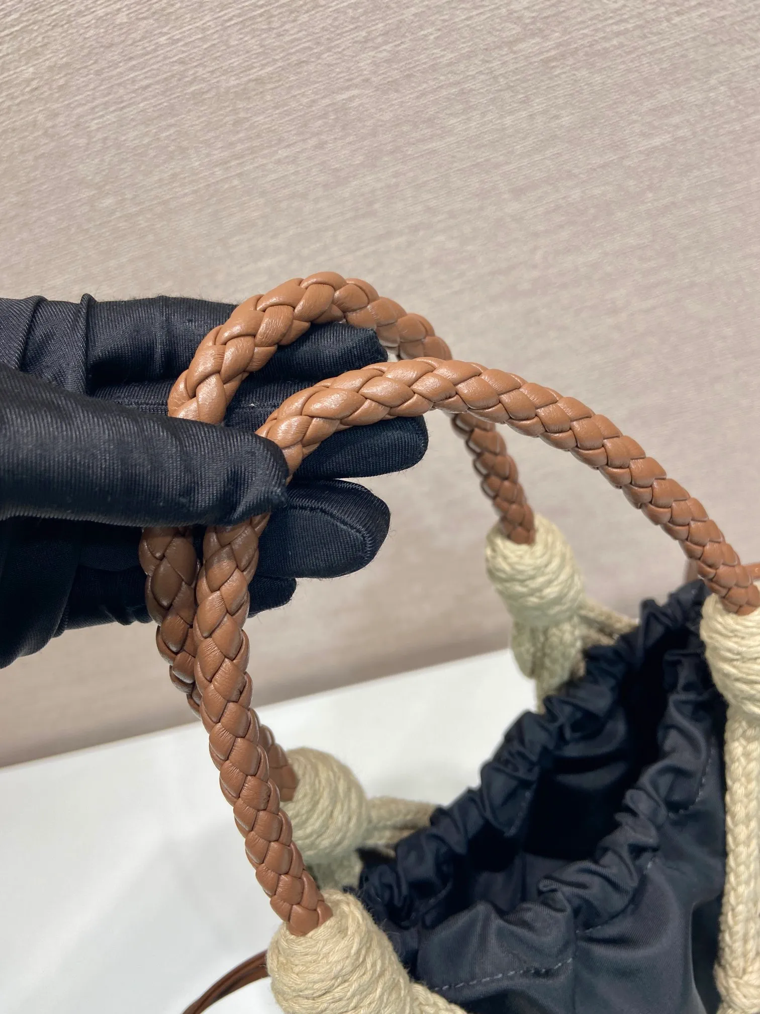 💰1060🎉New arrival🎉1BC111 weaving🎉🎉 The macramé design of this handmade cord bag is made of purely hand-woven and nylon fabrics, which embodies fresh elegance and a true sense of freedom. Braided leather handle, detachable leather pendant and metal hardware, detachable drawstring, 2-in-1 design, large capacity and very stylish. Hurry up and get it🎉🎉Inside nylon: length 29x height 35cm, outer woven bag: length 30x height 37cm